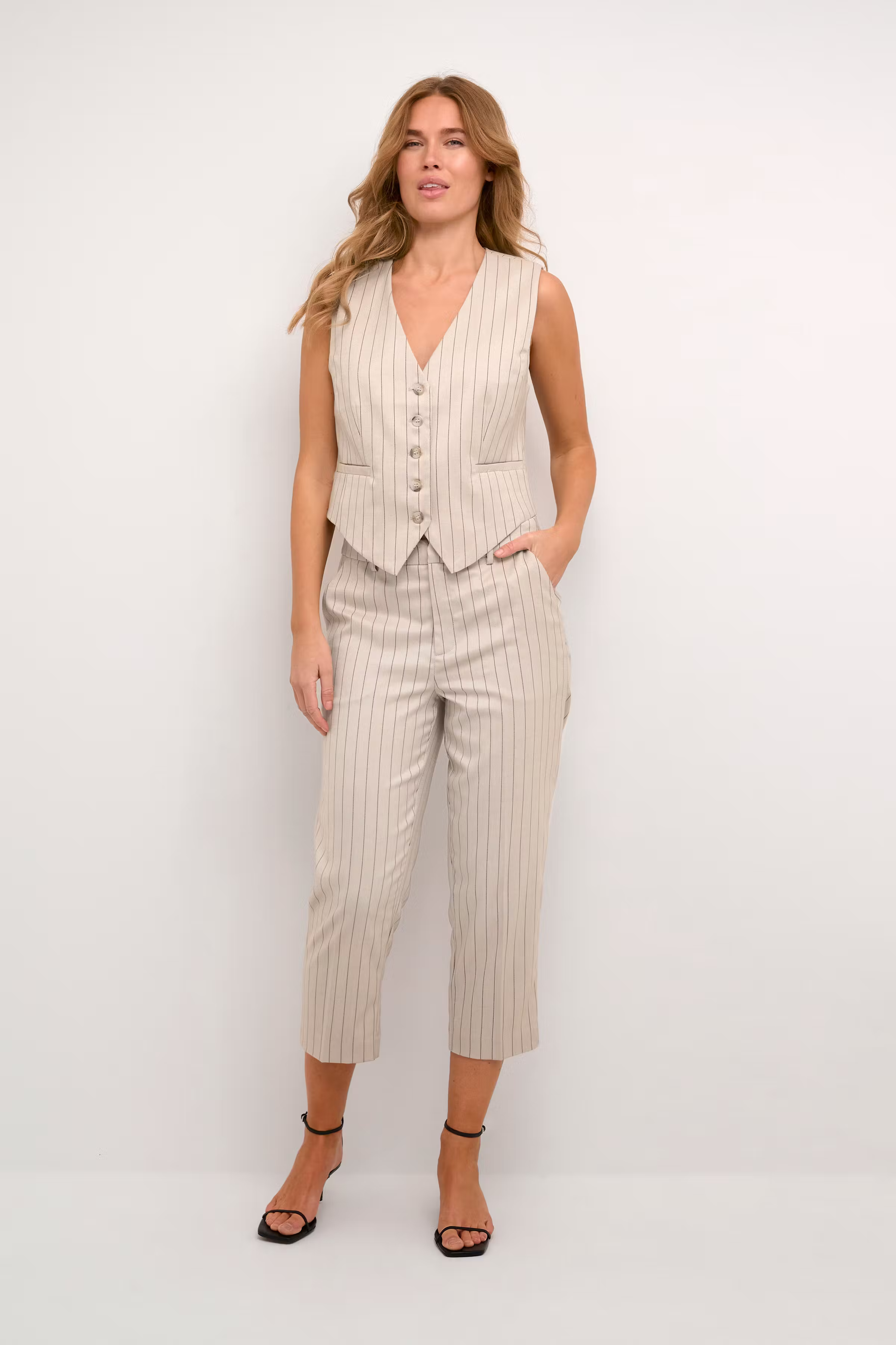 KAagathe Vest LOOKBOOK FRONT 10508946-105962