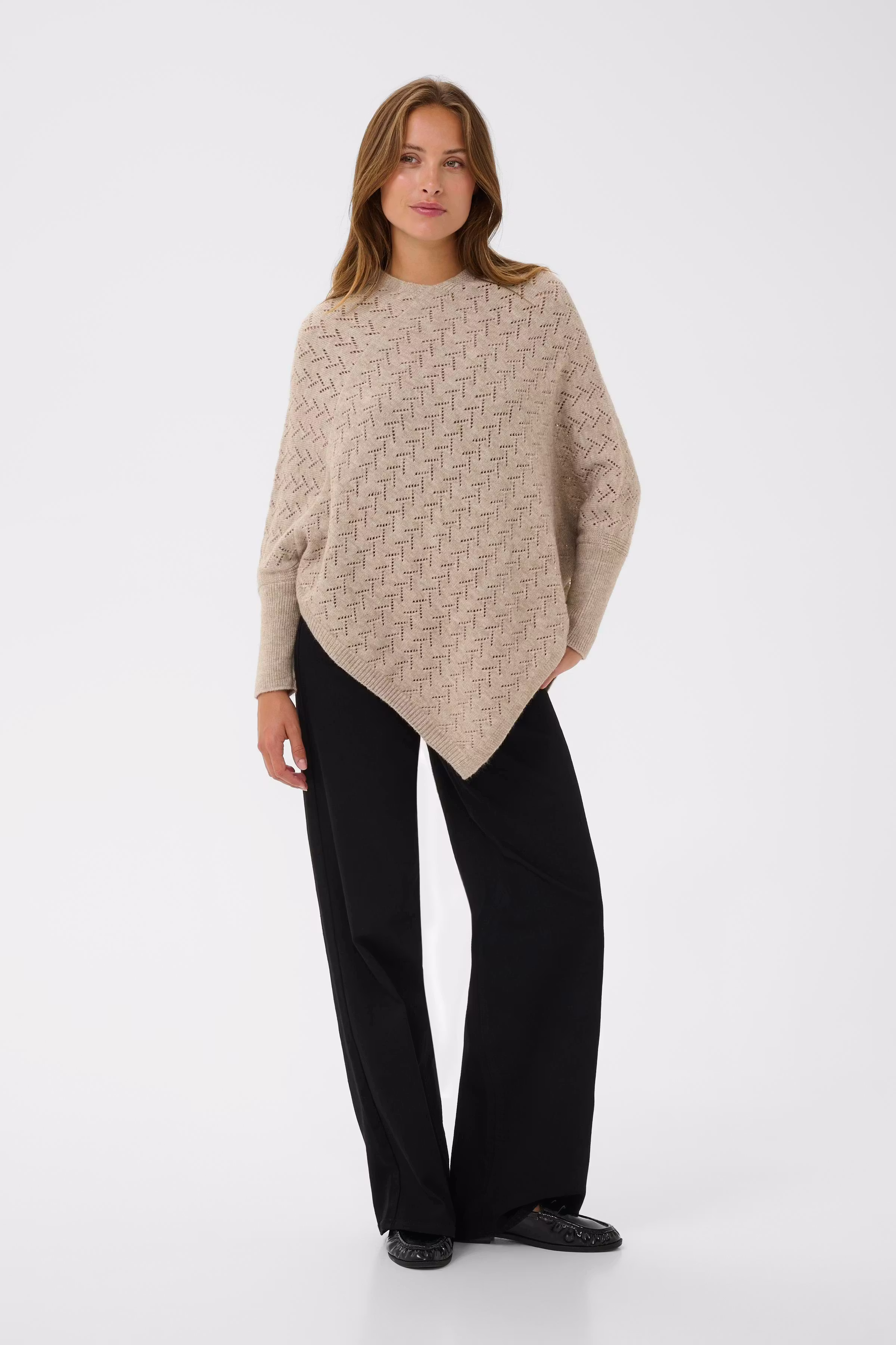 KAoline Poncho LOOKBOOK FRONT 10510915-1513051