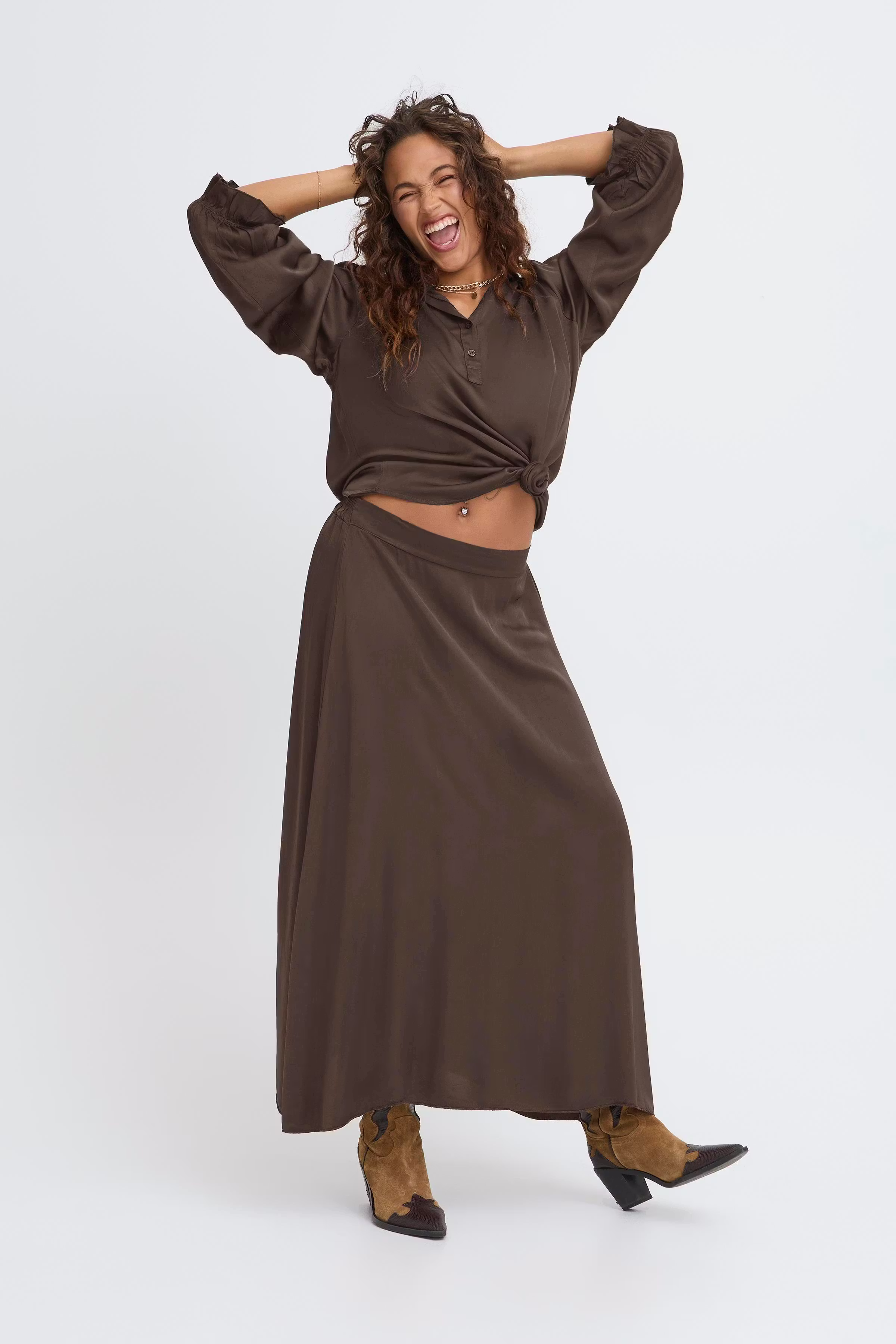 SBOLIVIA Skirt LOOKBOOK FRONT 22101106-191109