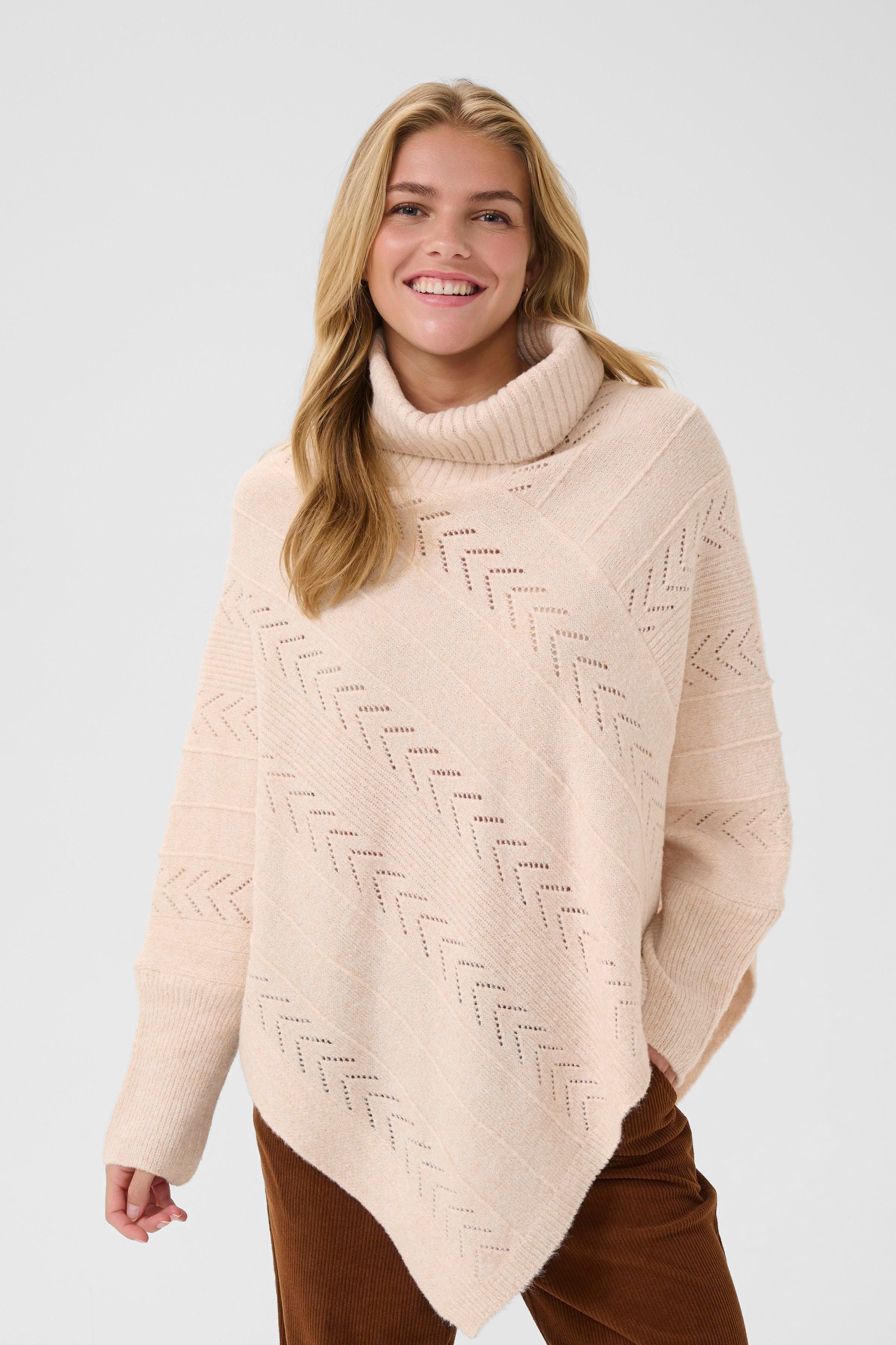 CRHoliday Poncho LOOKBOOK FRONT 10612387-100232