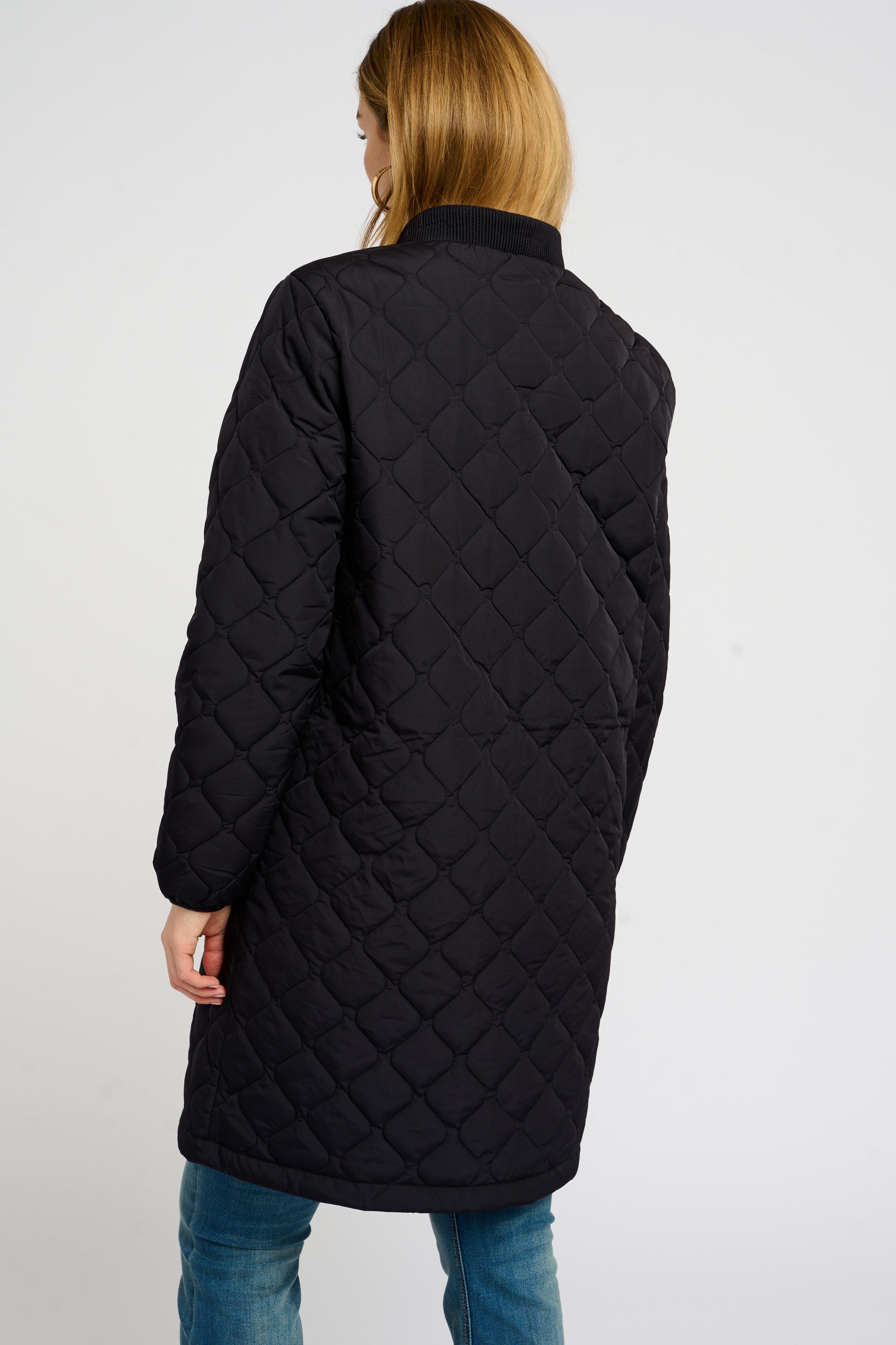 ArwenCR Outerwear LOOKBOOK BACK 10606580-100120