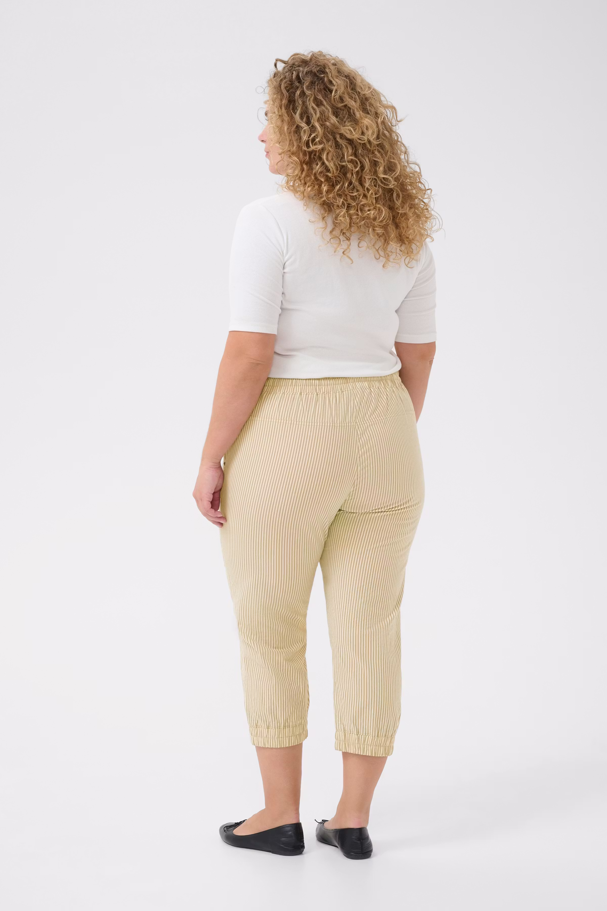 KCnana Hose LOOKBOOK BACK 10583333-107706