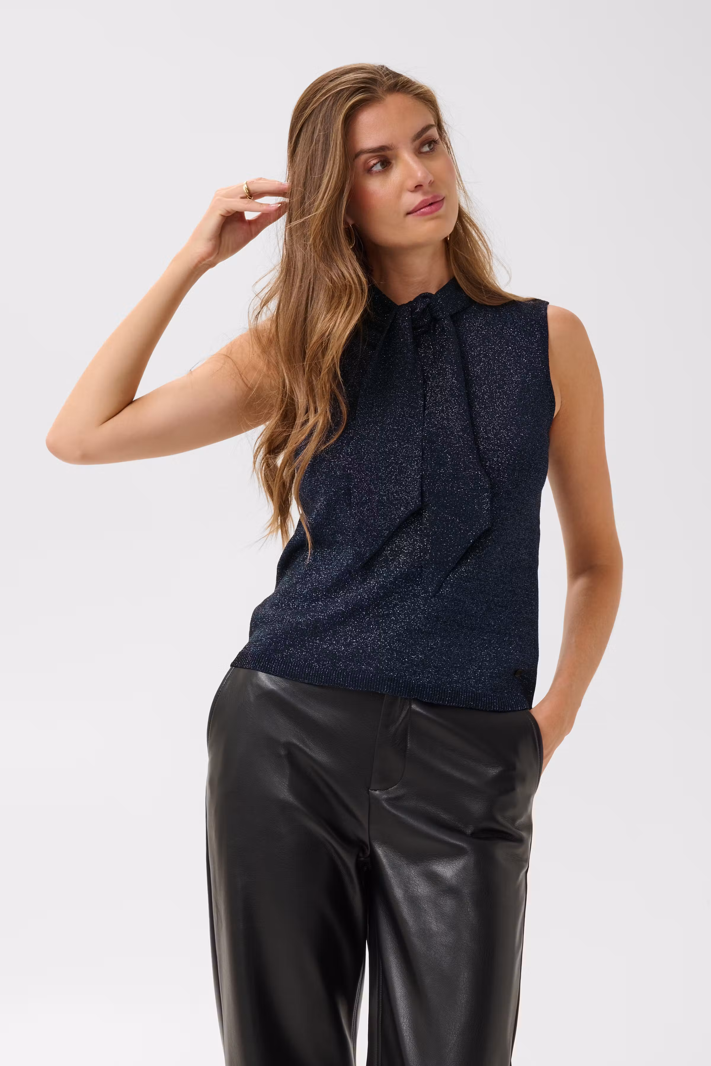 CRZaria Pullover LOOKBOOK FRONT 10615549-193924