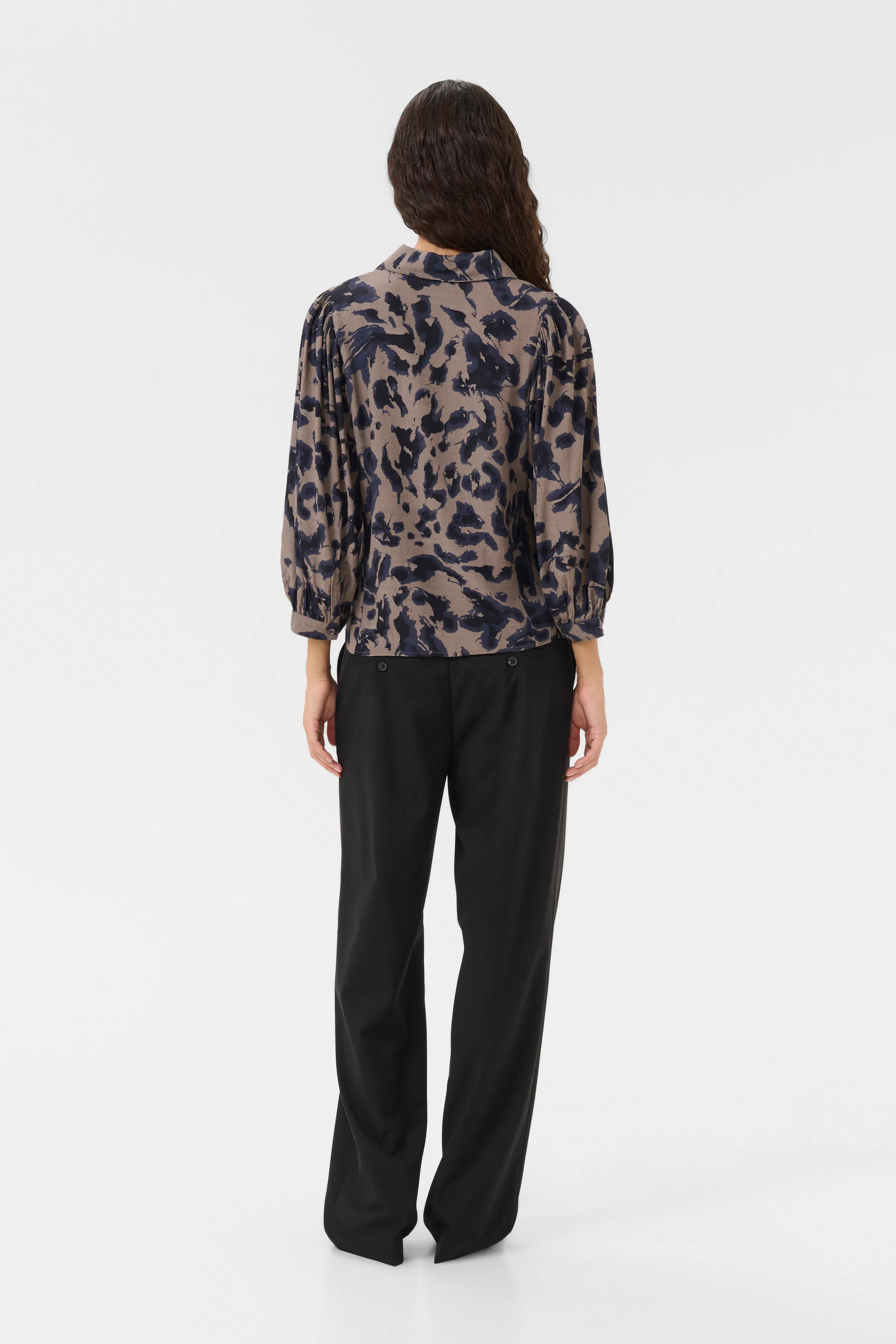 KBAshley Blouse LOOKBOOK BACK 10105530-107953