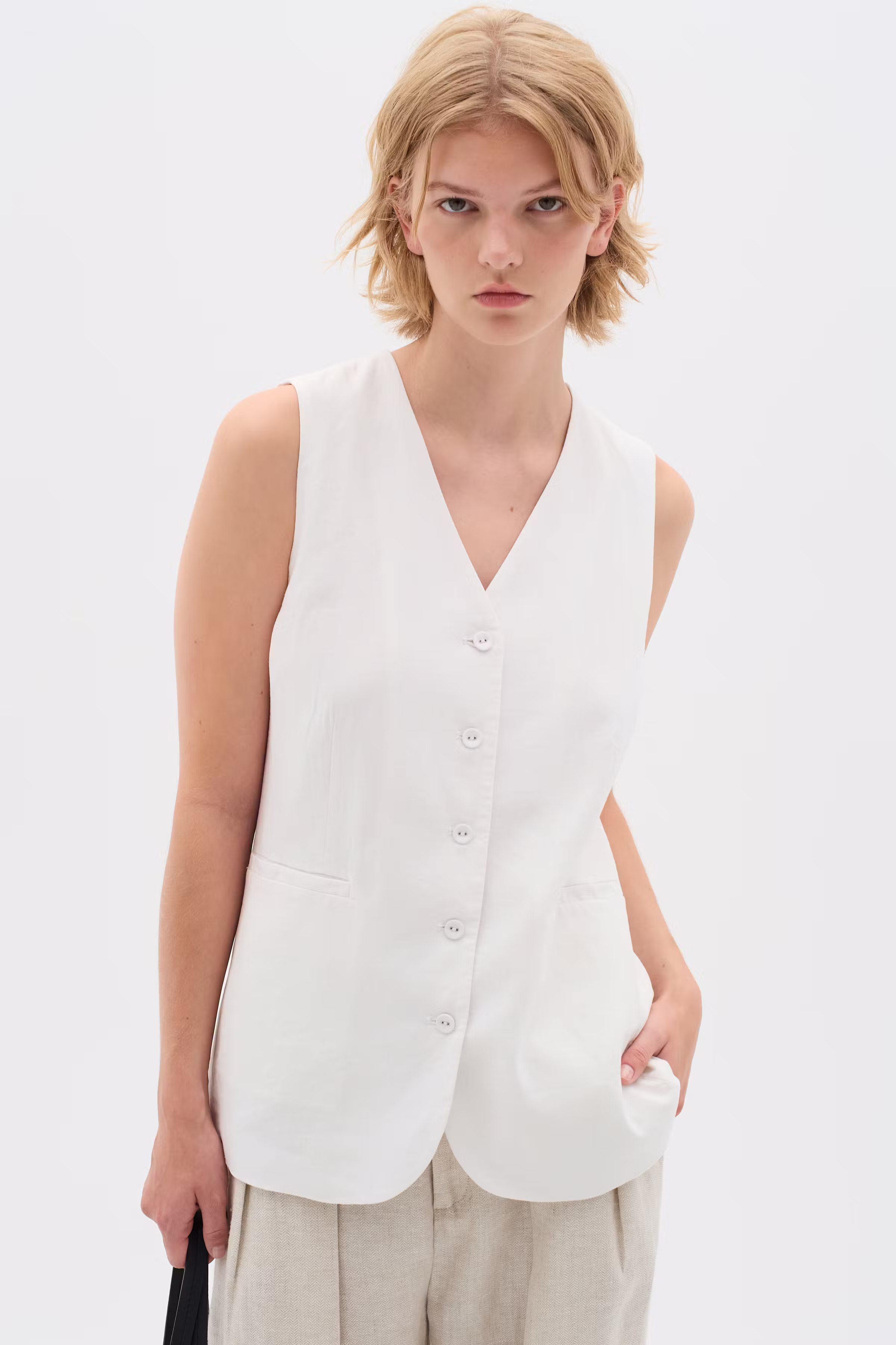 FaridaIW Leinen Weste LOOKBOOK FRONT 30110439-300001