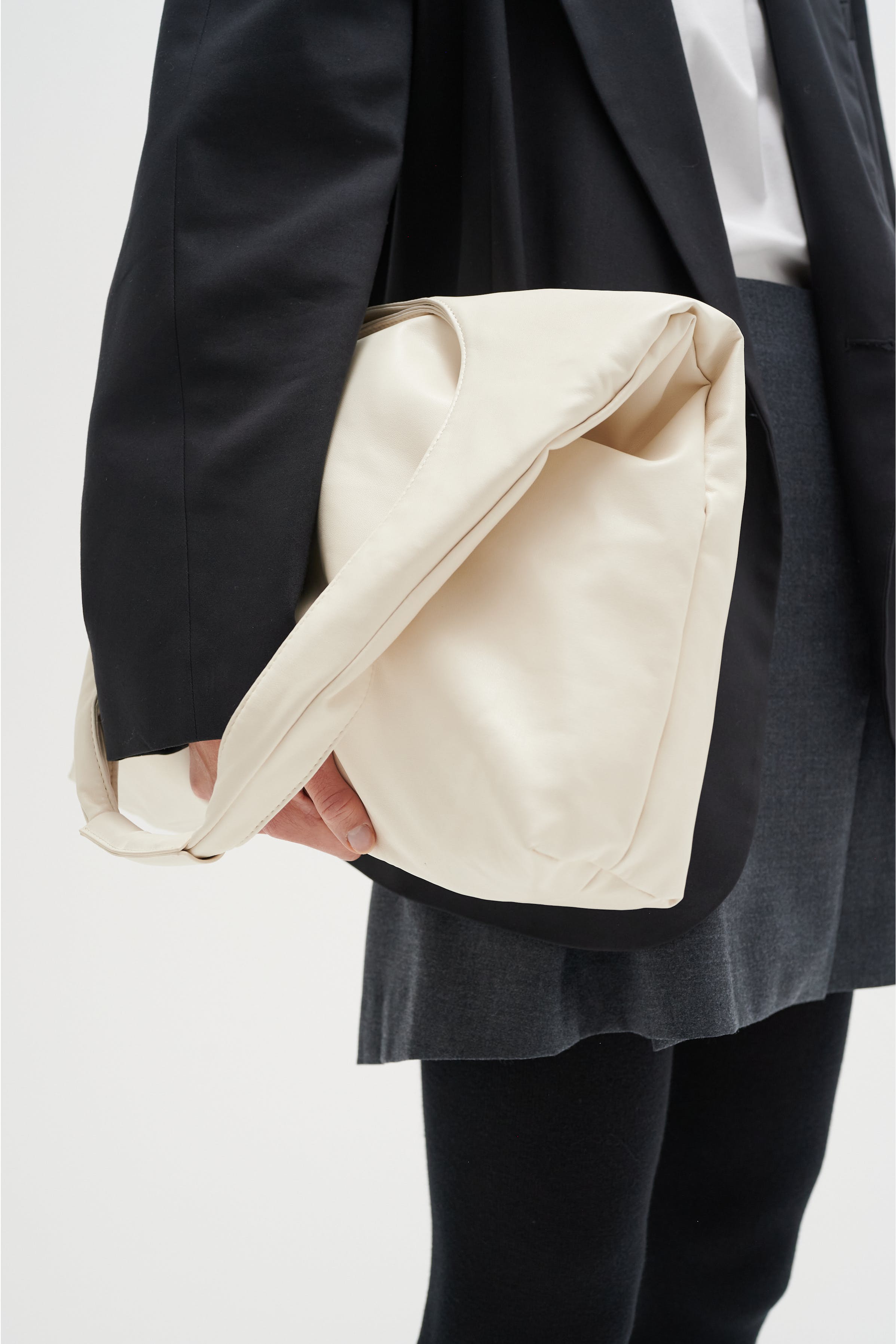 OEIW Taske LOOKBOOK DETAIL 30108246-110701