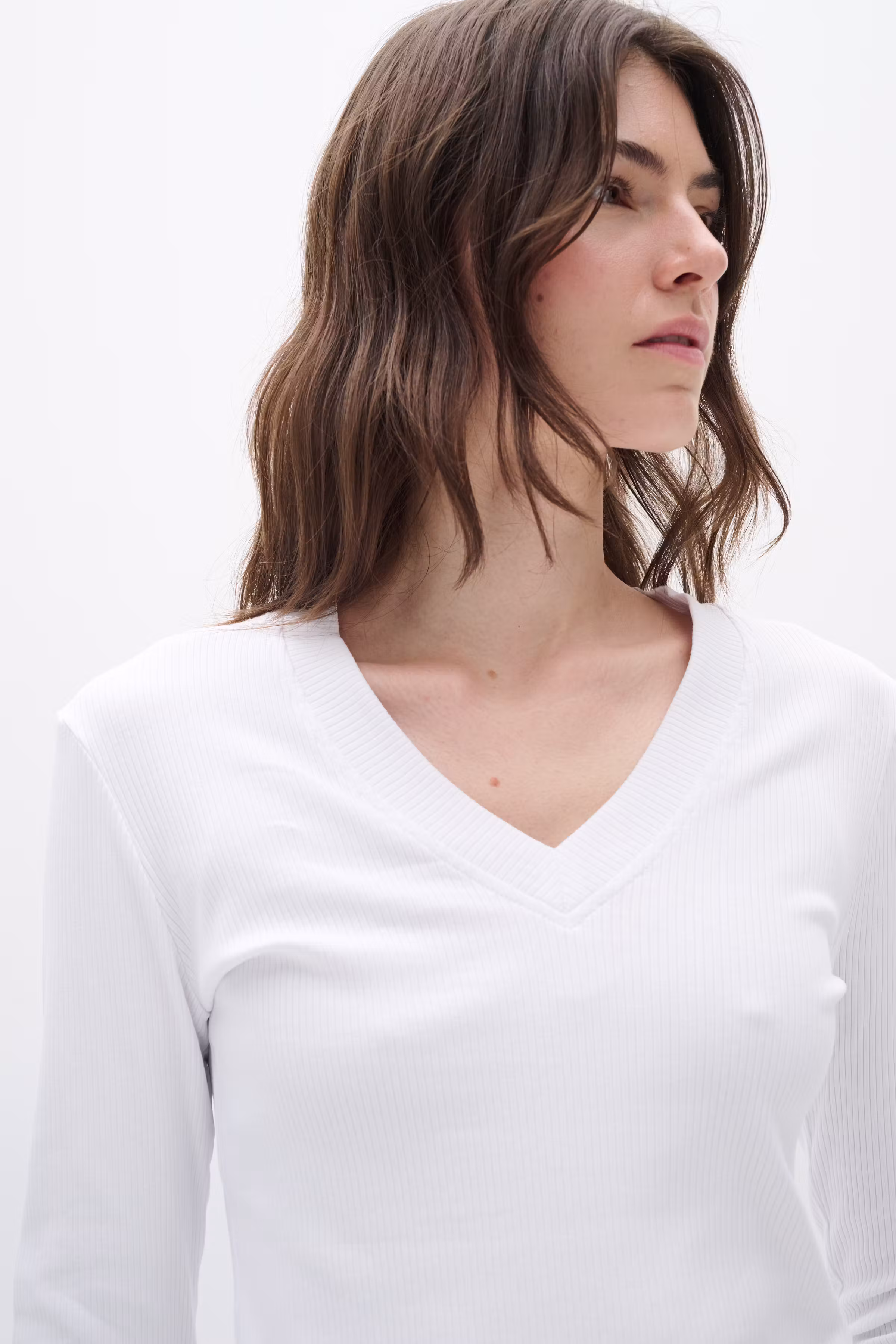 DagnaIW V-Neck T-shirt LOOKBOOK DETAIL 30109586-300001