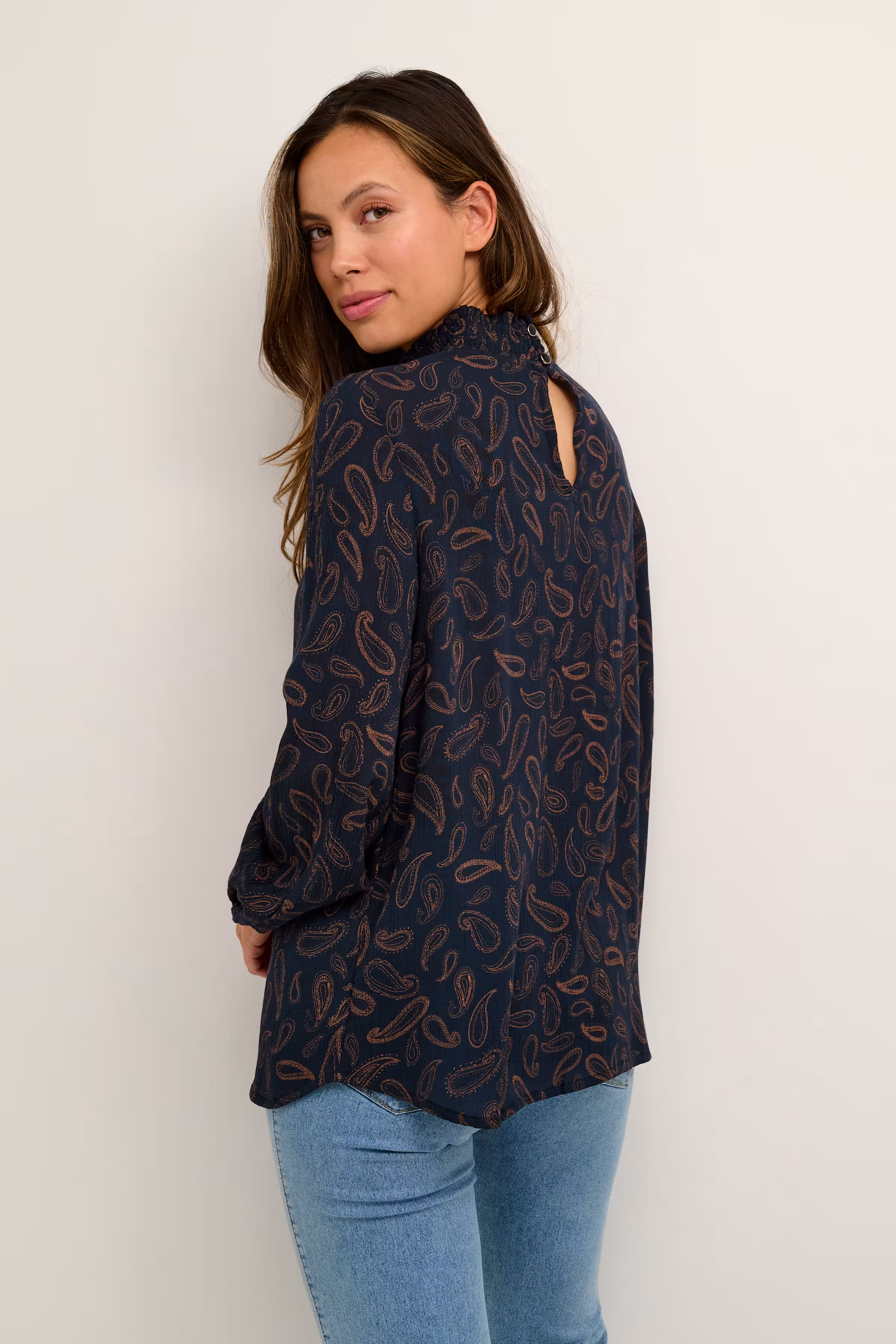 KAtinna Bluse LOOKBOOK BACK 10552092-103802