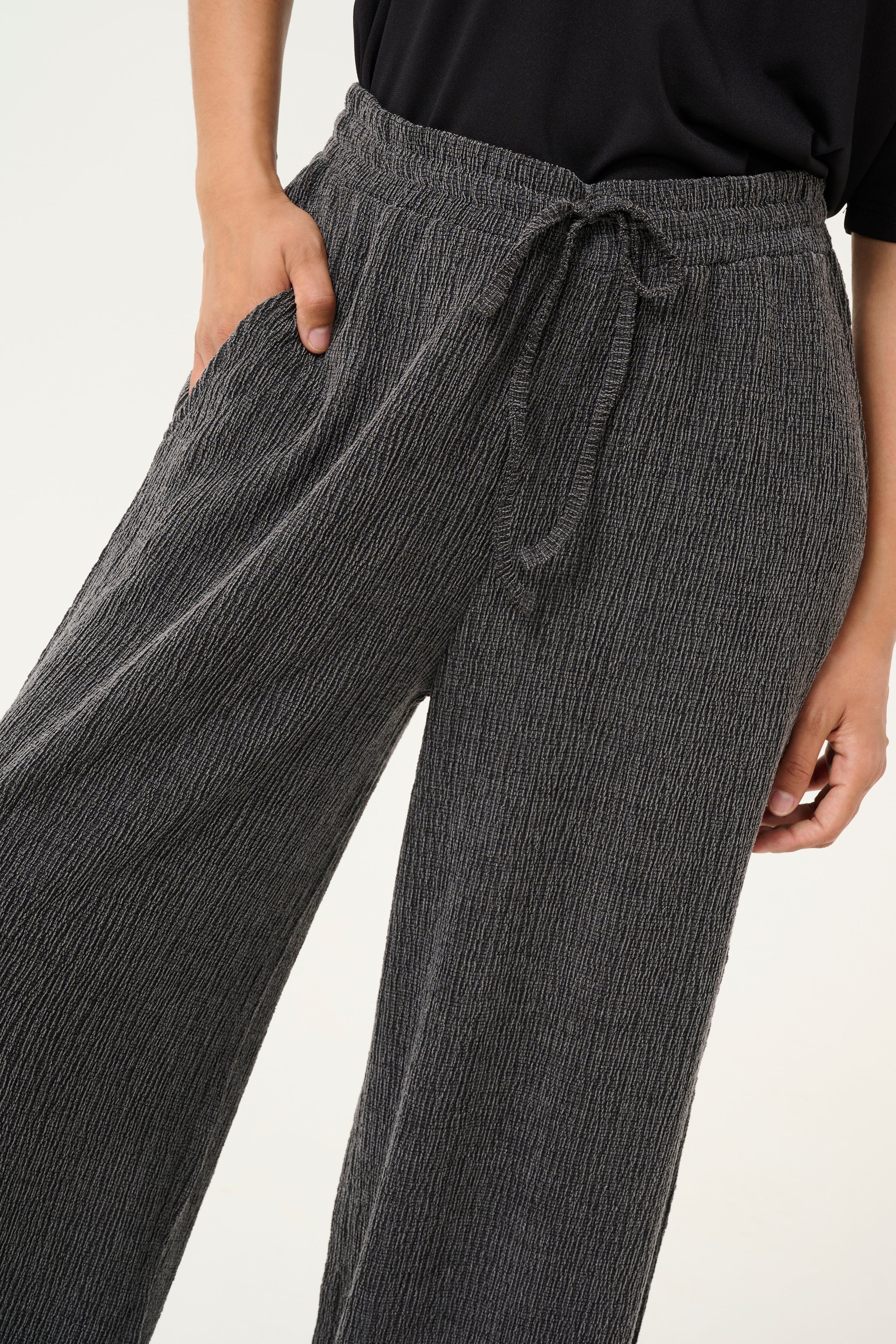 KAolga Trousers LOOKBOOK DETAIL 10509397-100125