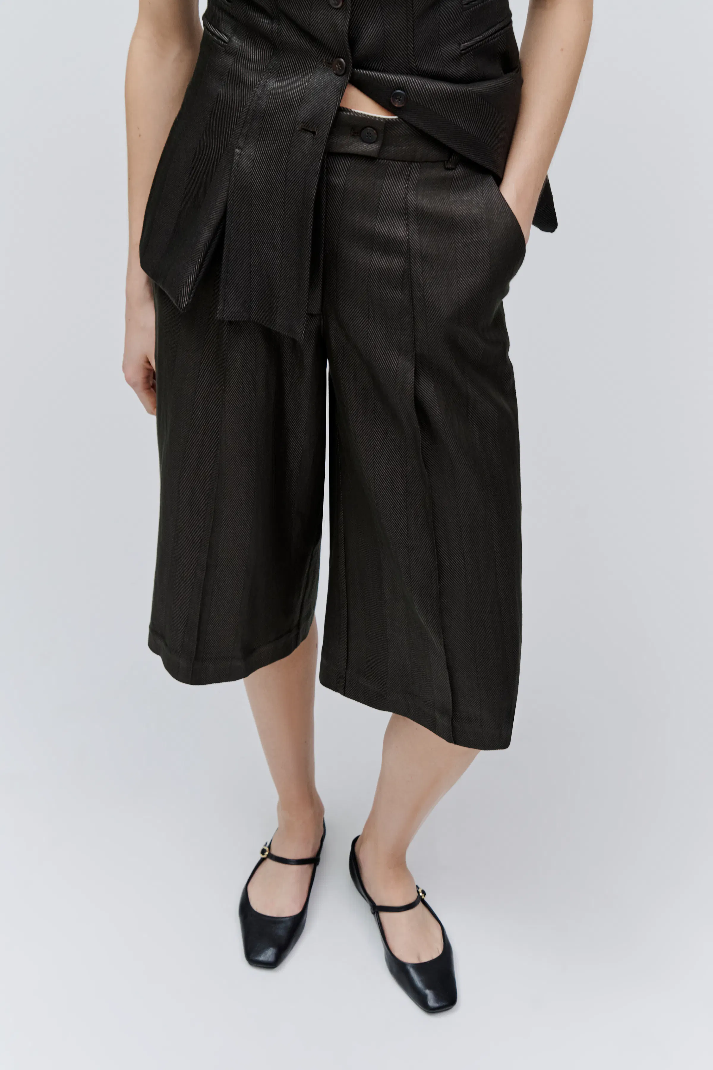 IOPLUM Shorts LOOKBOOK FRONT 30600633-BR291