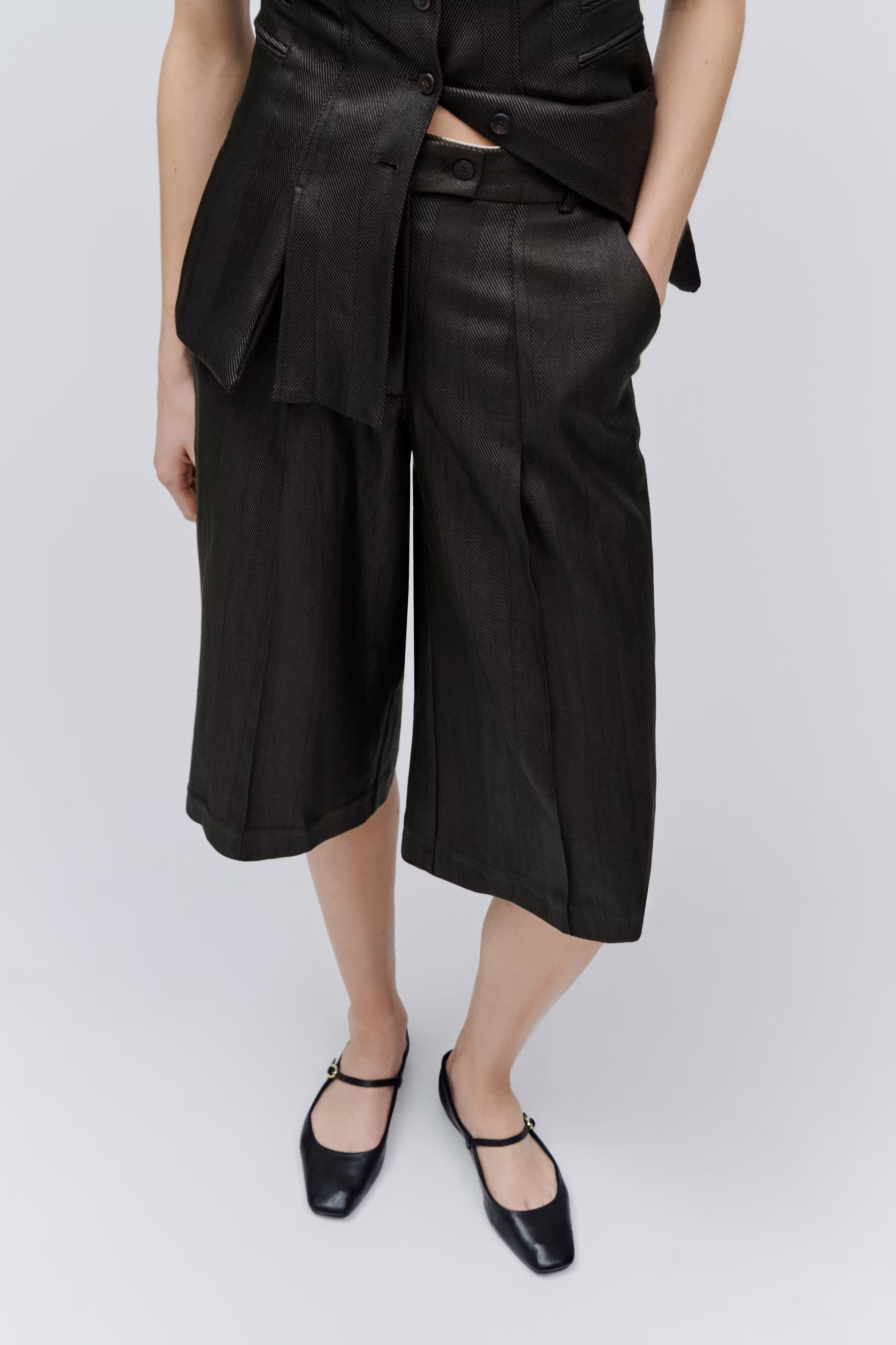 PLUM Shorts LOOKBOOK FRONT 30600633-BR291