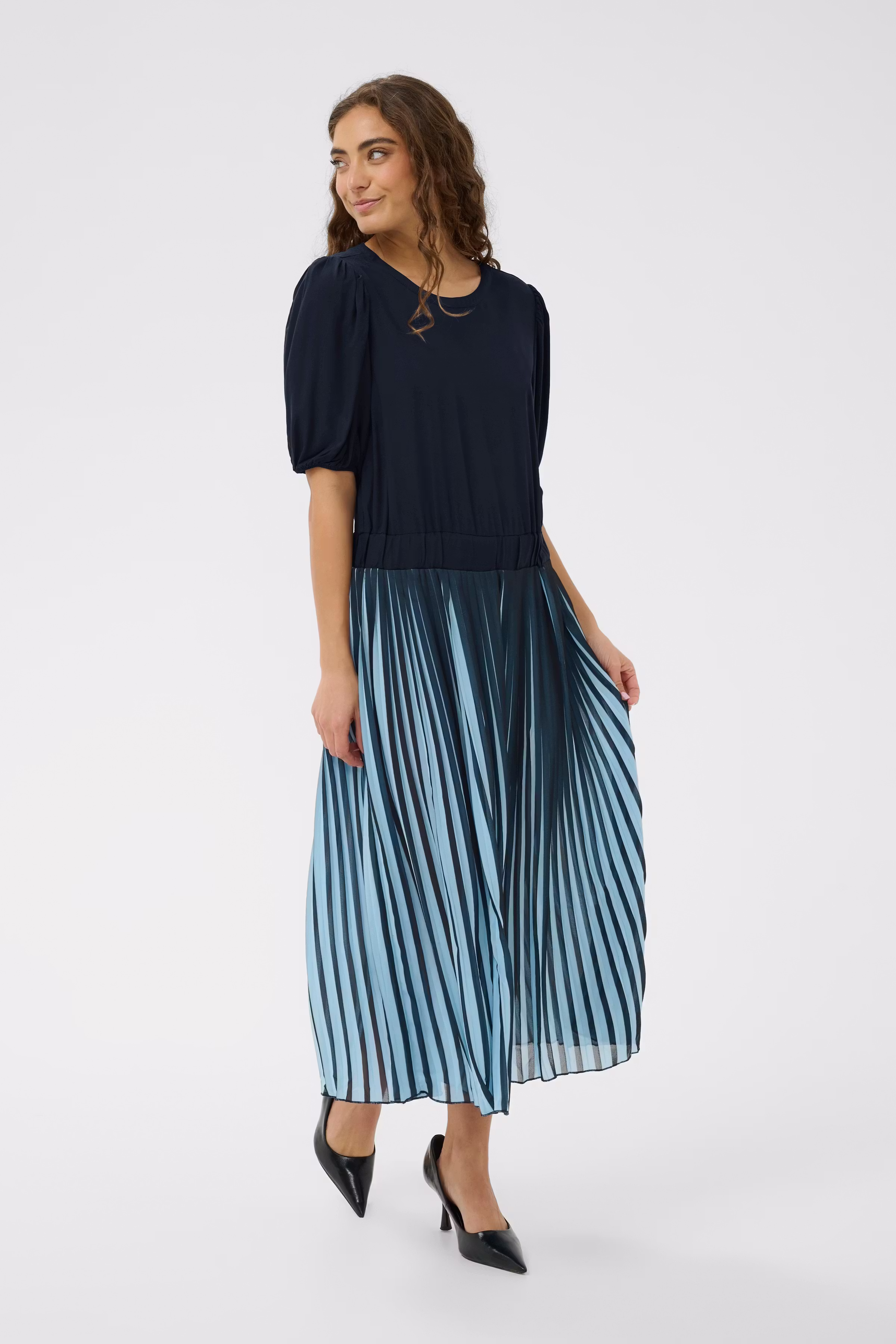 CUcarly Kjole LOOKBOOK FRONT 50110993-194011