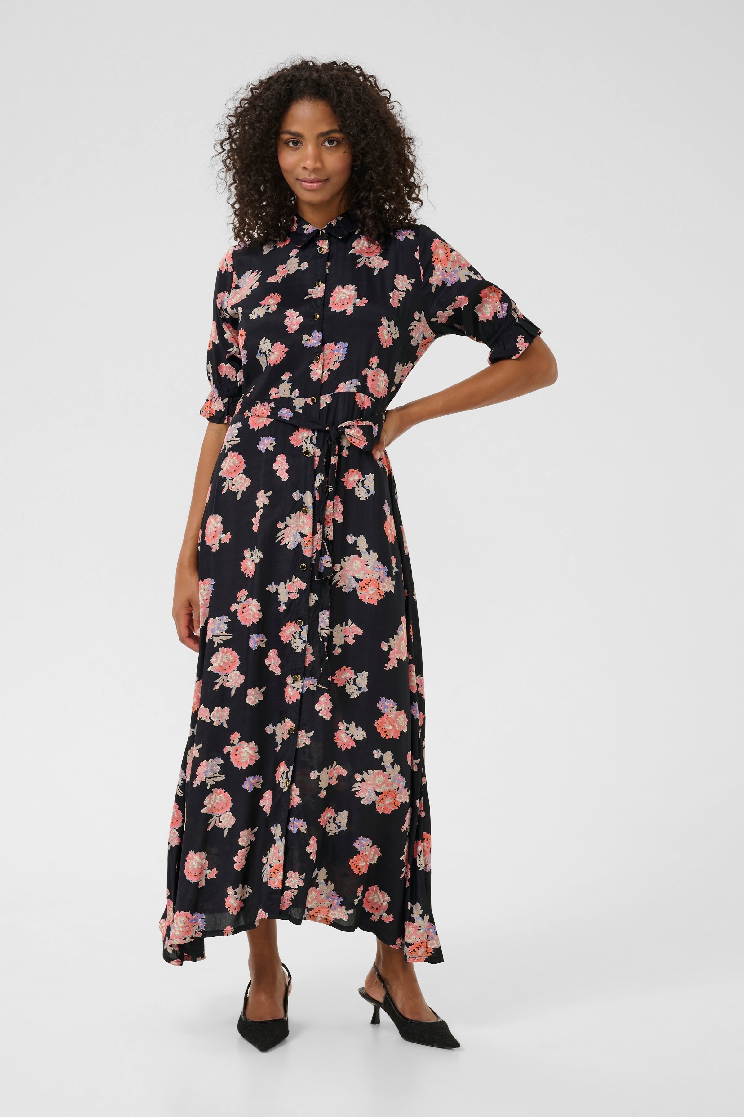 KAvelana Kleid LOOKBOOK FRONT 10504043-50600