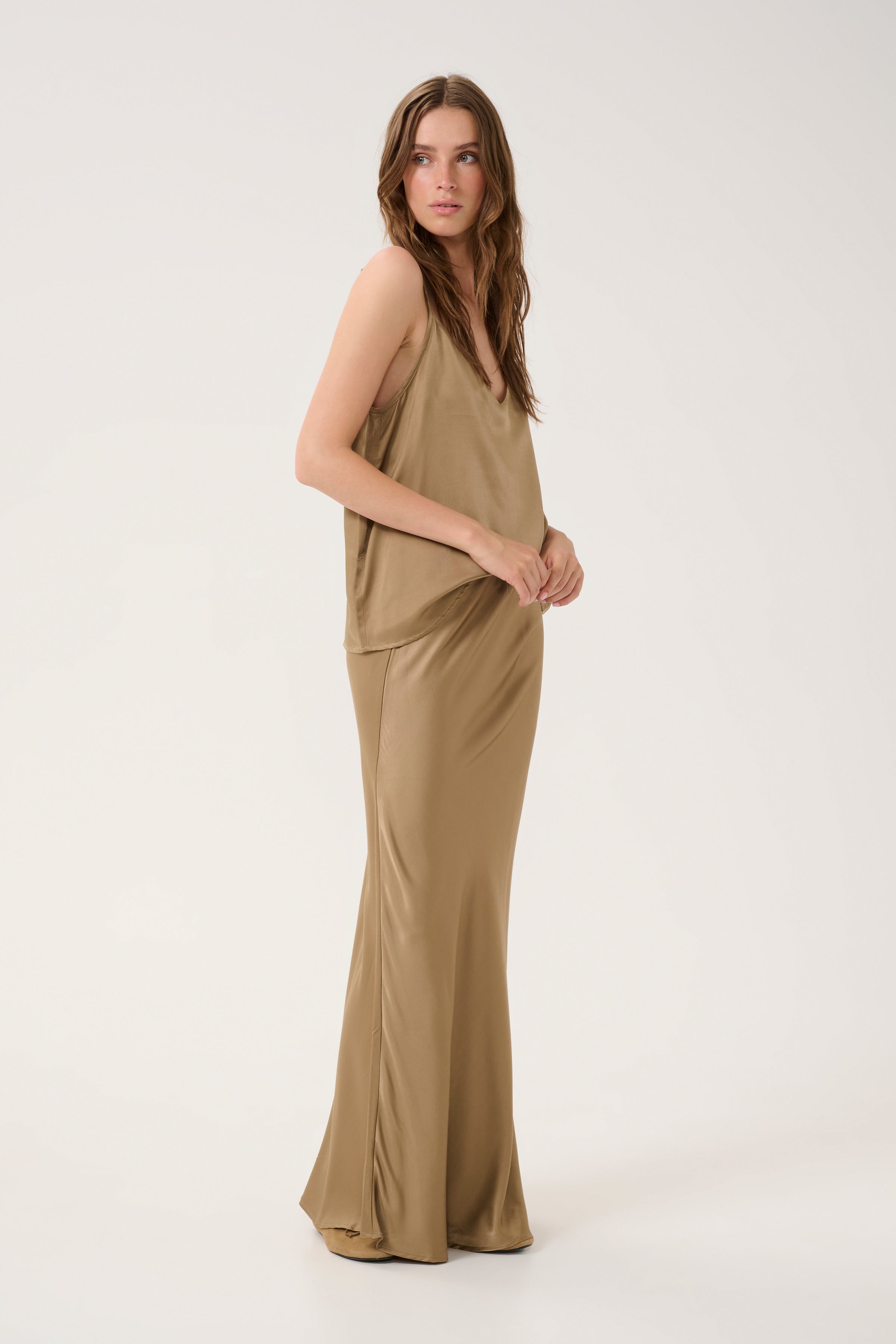 EstelleMW Satin skirt LOOKBOOK FRONT 10704820-171314