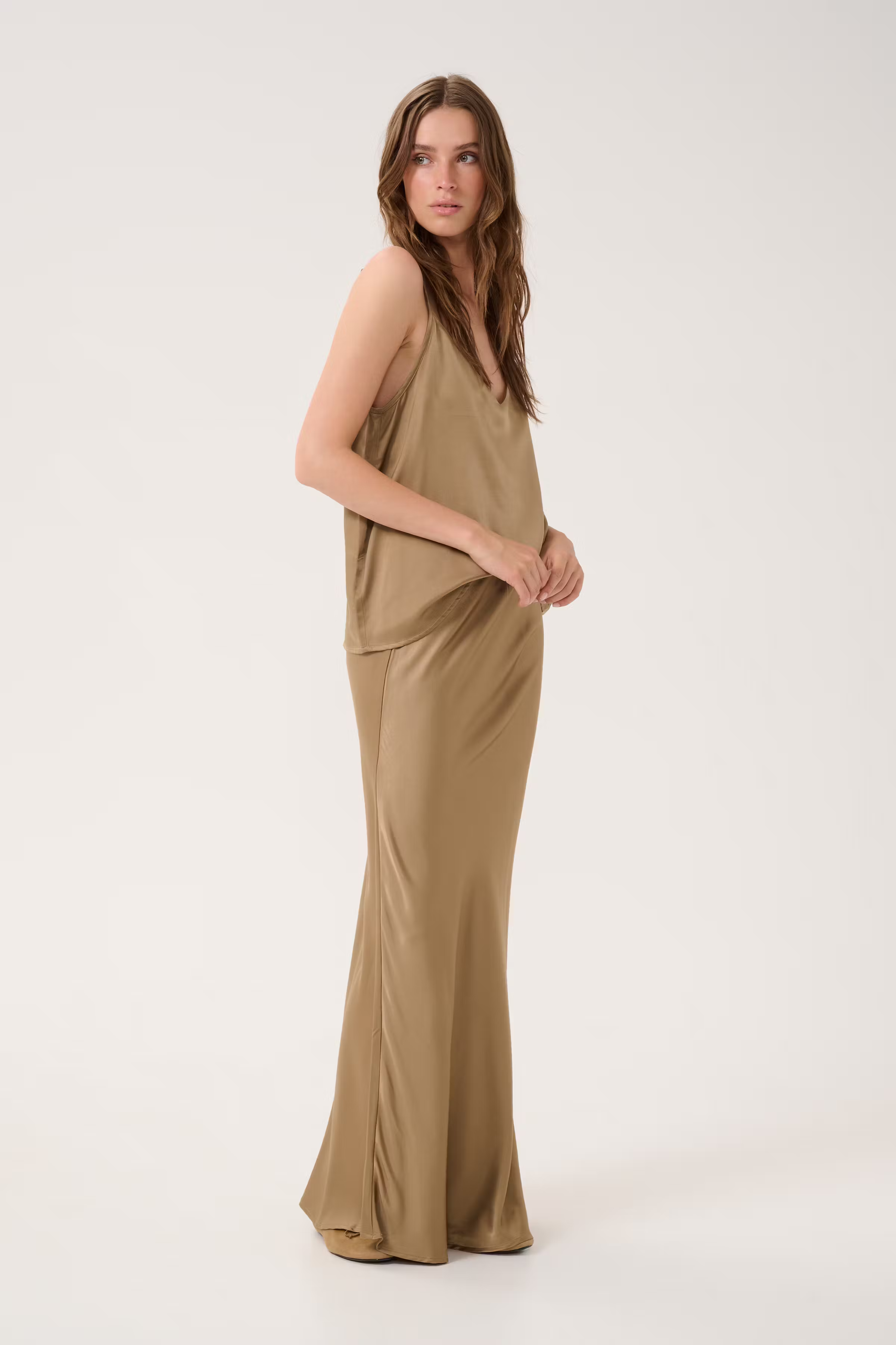 EstelleMW Long Skirt LOOKBOOK FRONT 10704820-171314