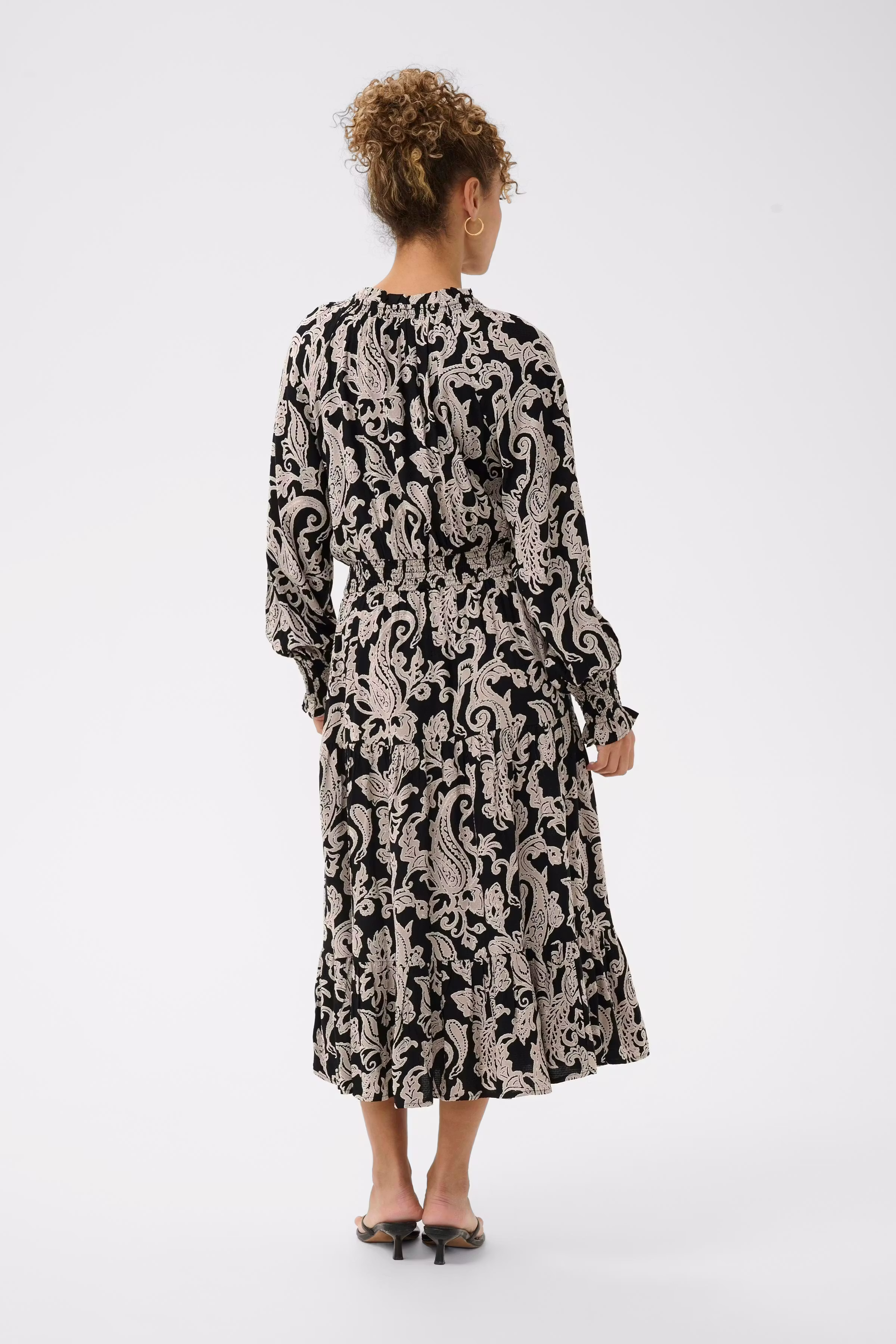 CRLucy Kleid LOOKBOOK BACK 10613157-109389