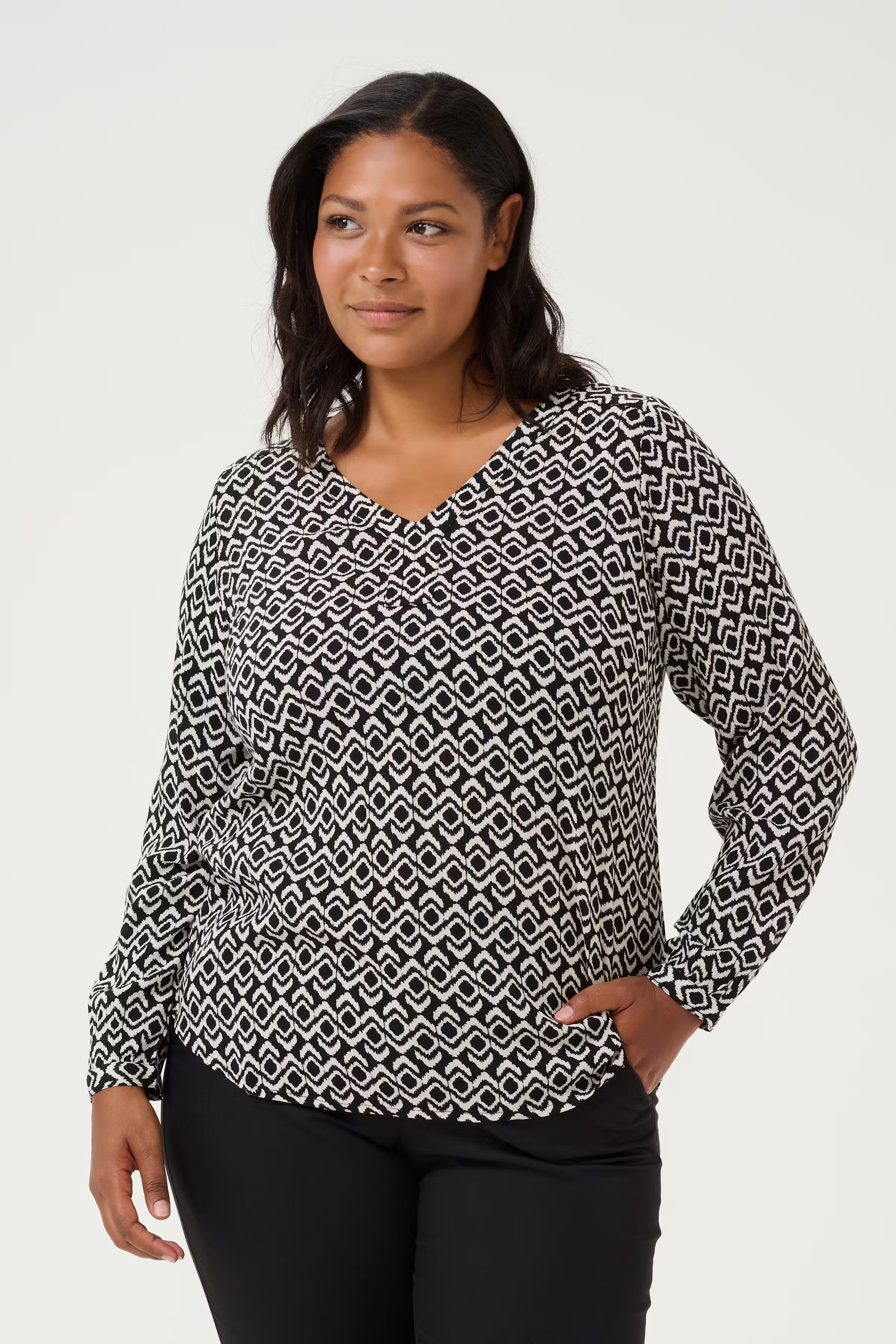 KCami Bluse LOOKBOOK FRONT 10582024-105667