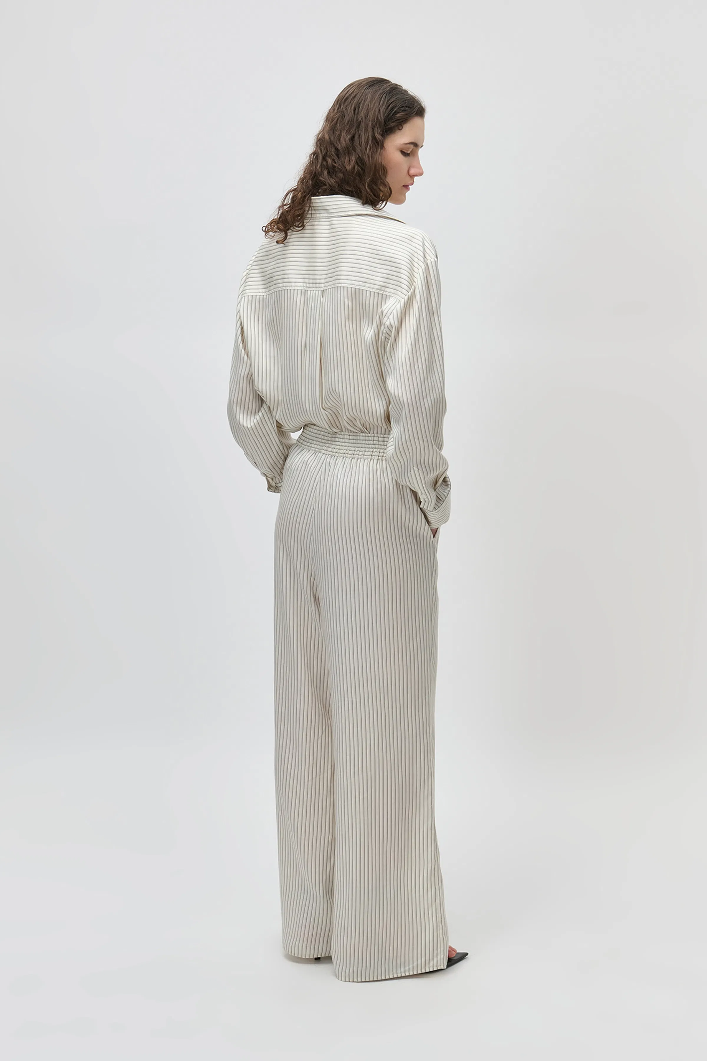 IOPIA Trousers LOOKBOOK BACK 30600632-MC2167
