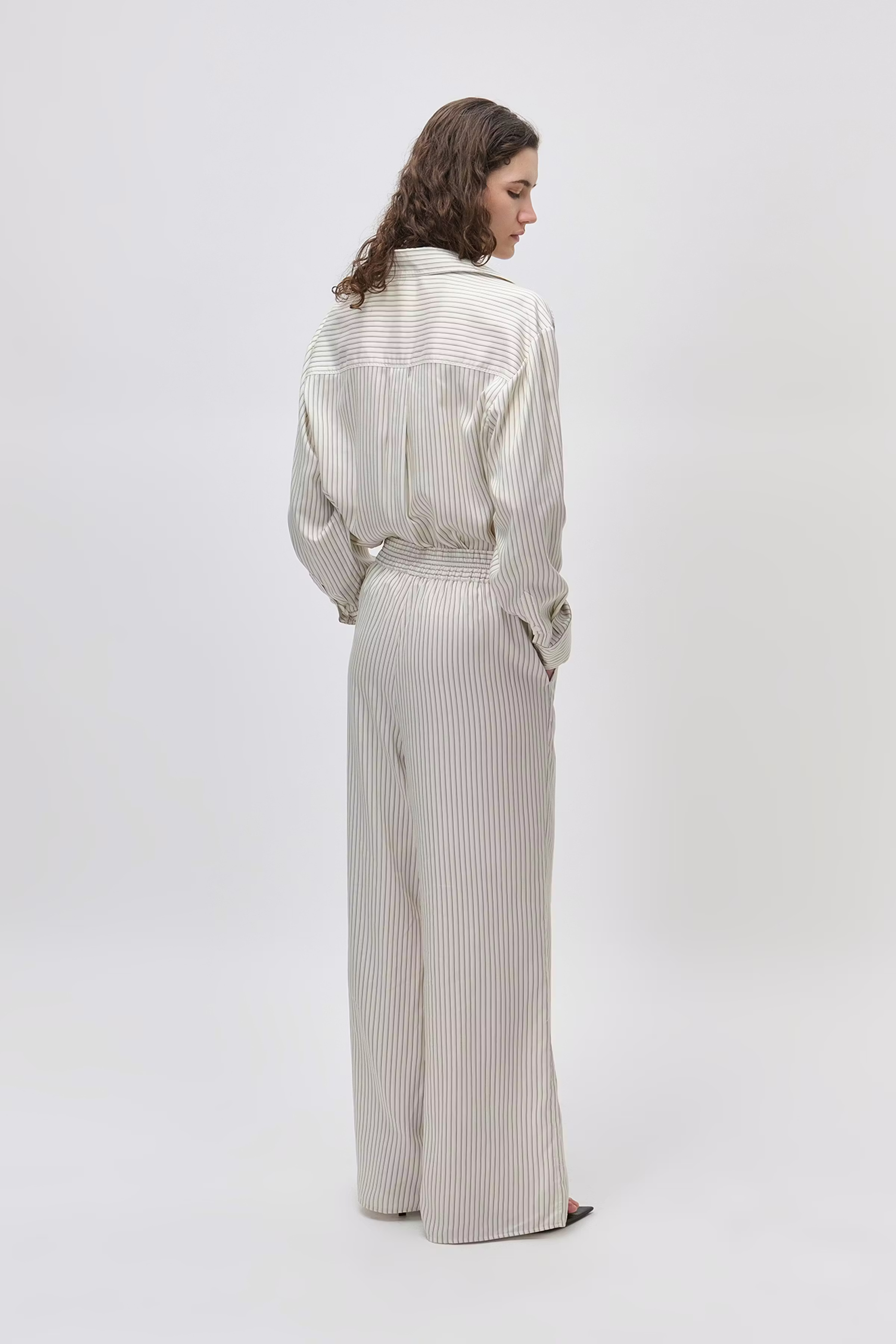 IOPIA Trousers LOOKBOOK BACK 30600632-MC2167