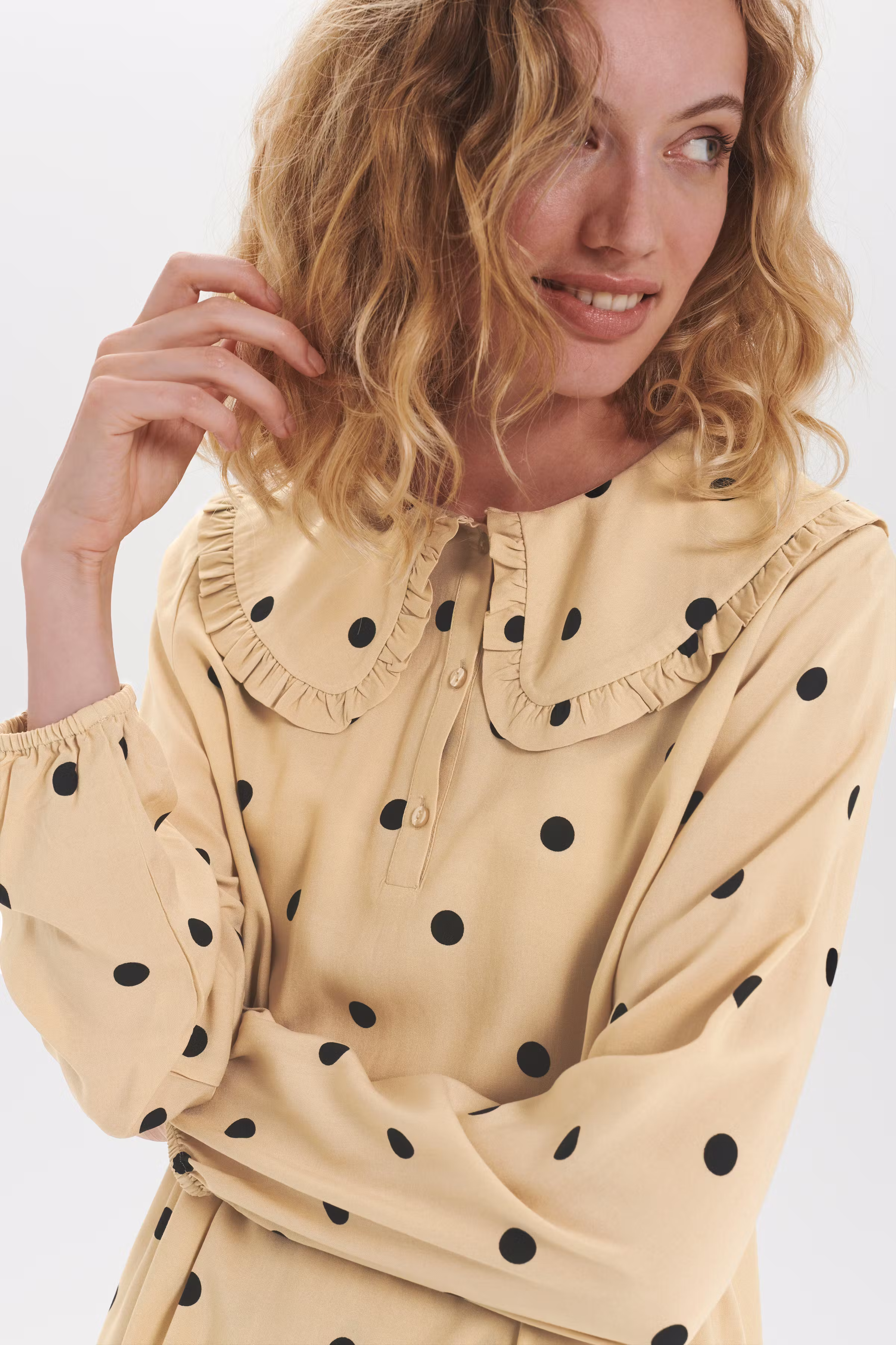 IsolSZ Shirt

 LOOKBOOK DETAIL 30511838-600330