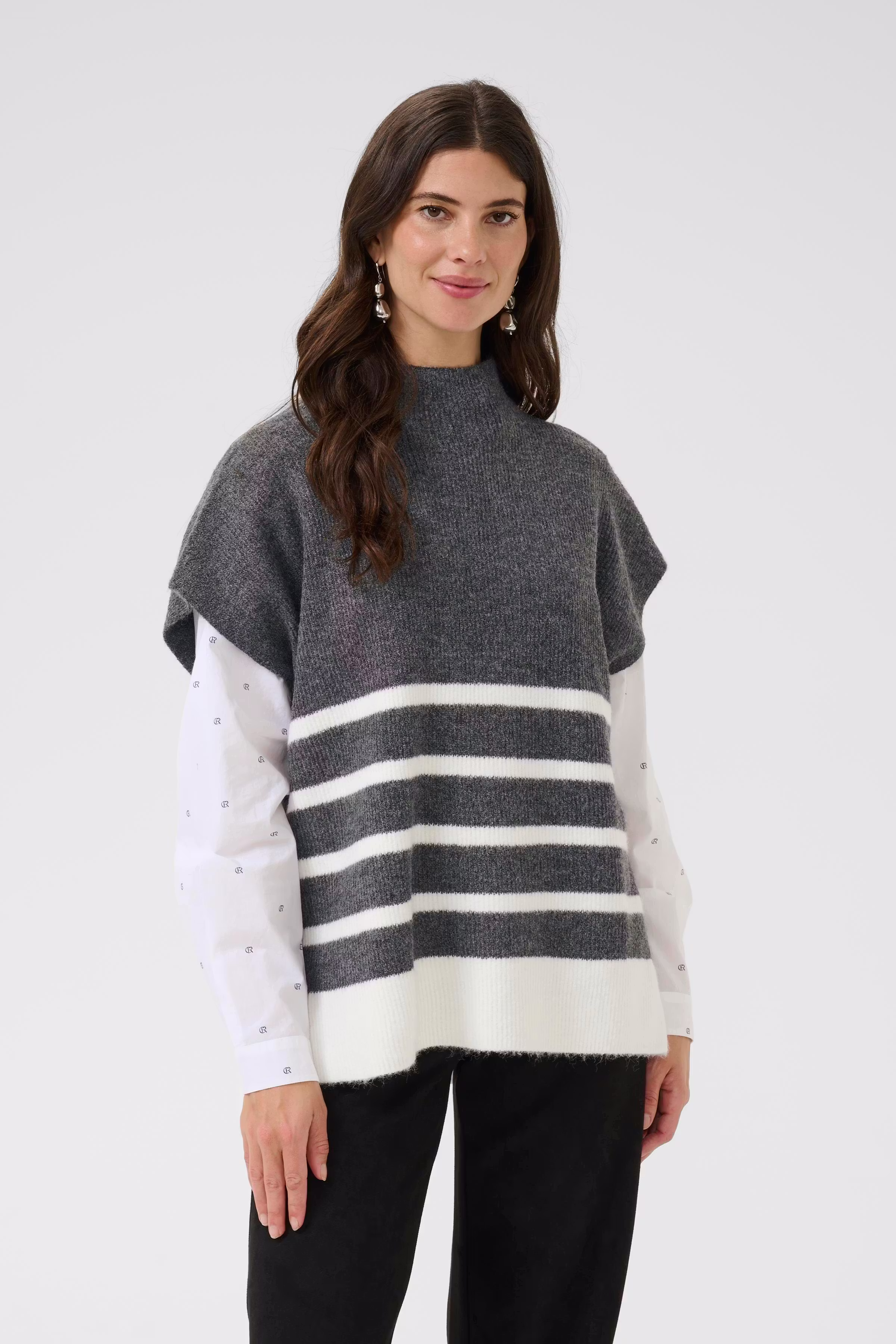 CRStari Strik vest LOOKBOOK FRONT 10613066-108667