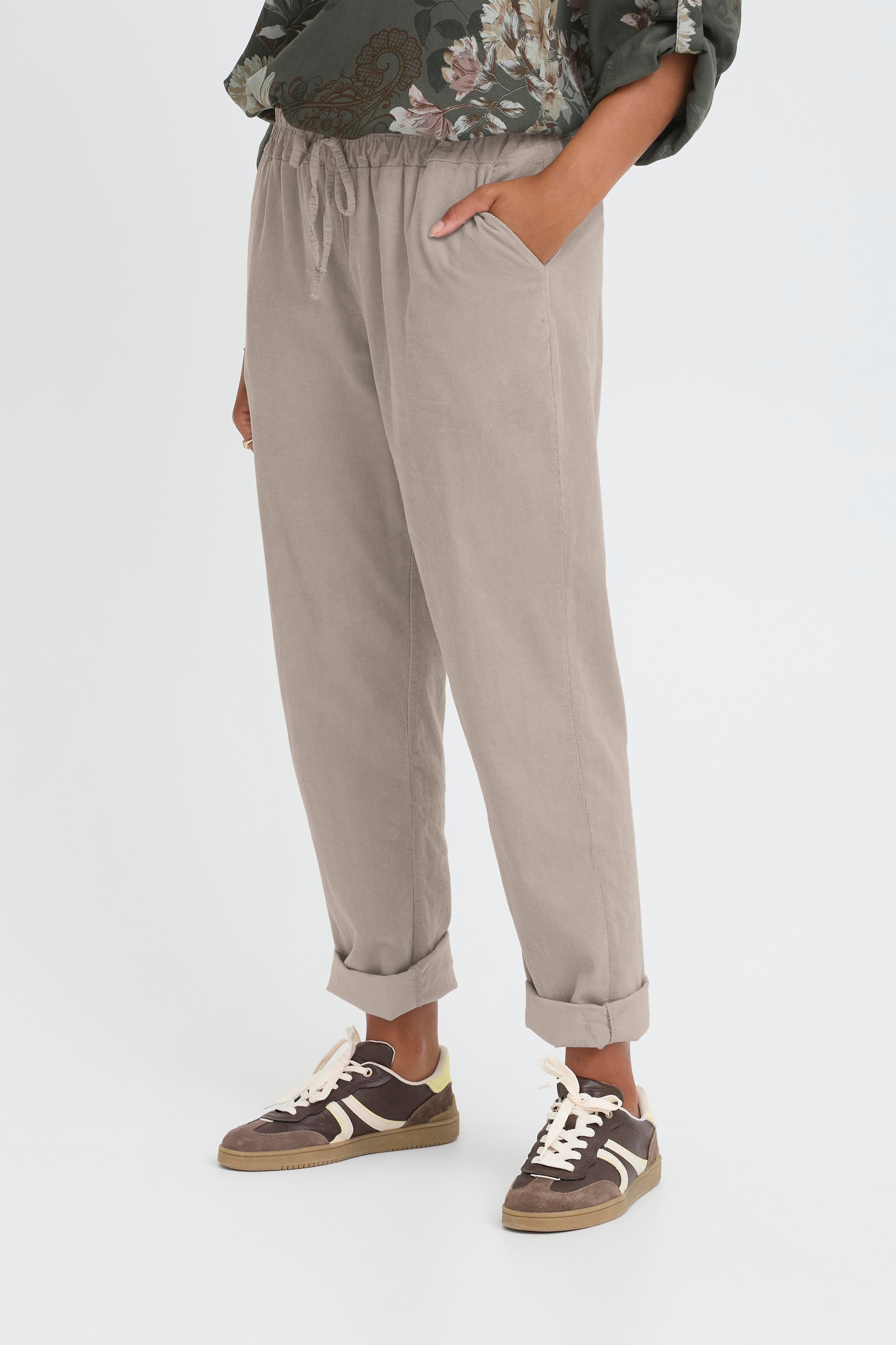 SBPOPPY Bukser LOOKBOOK FRONT 22101108-171212