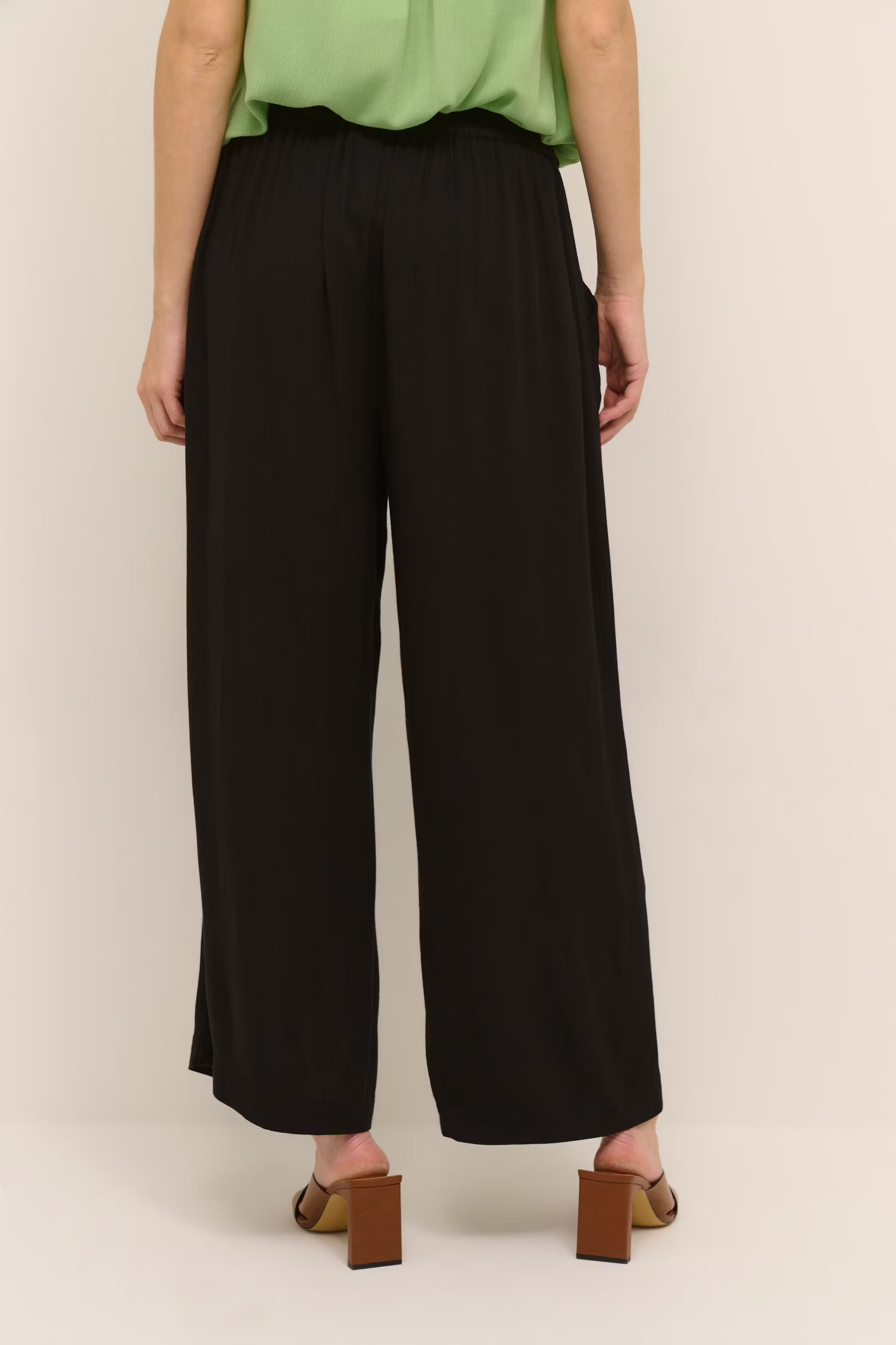 KAdacia Trousers LOOKBOOK BACK 10506454-100121