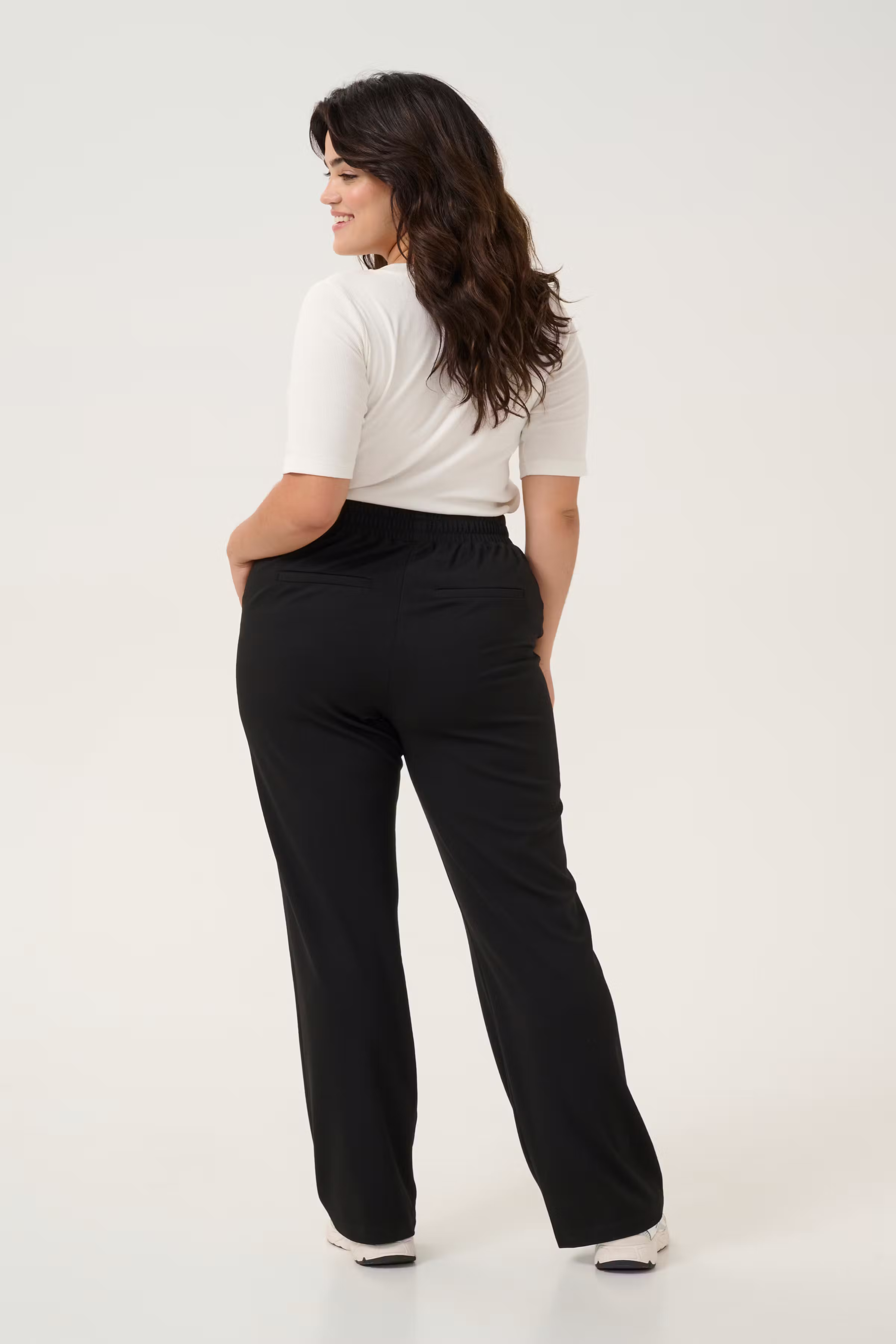 KCfrey Hose LOOKBOOK BACK 10582952-100121