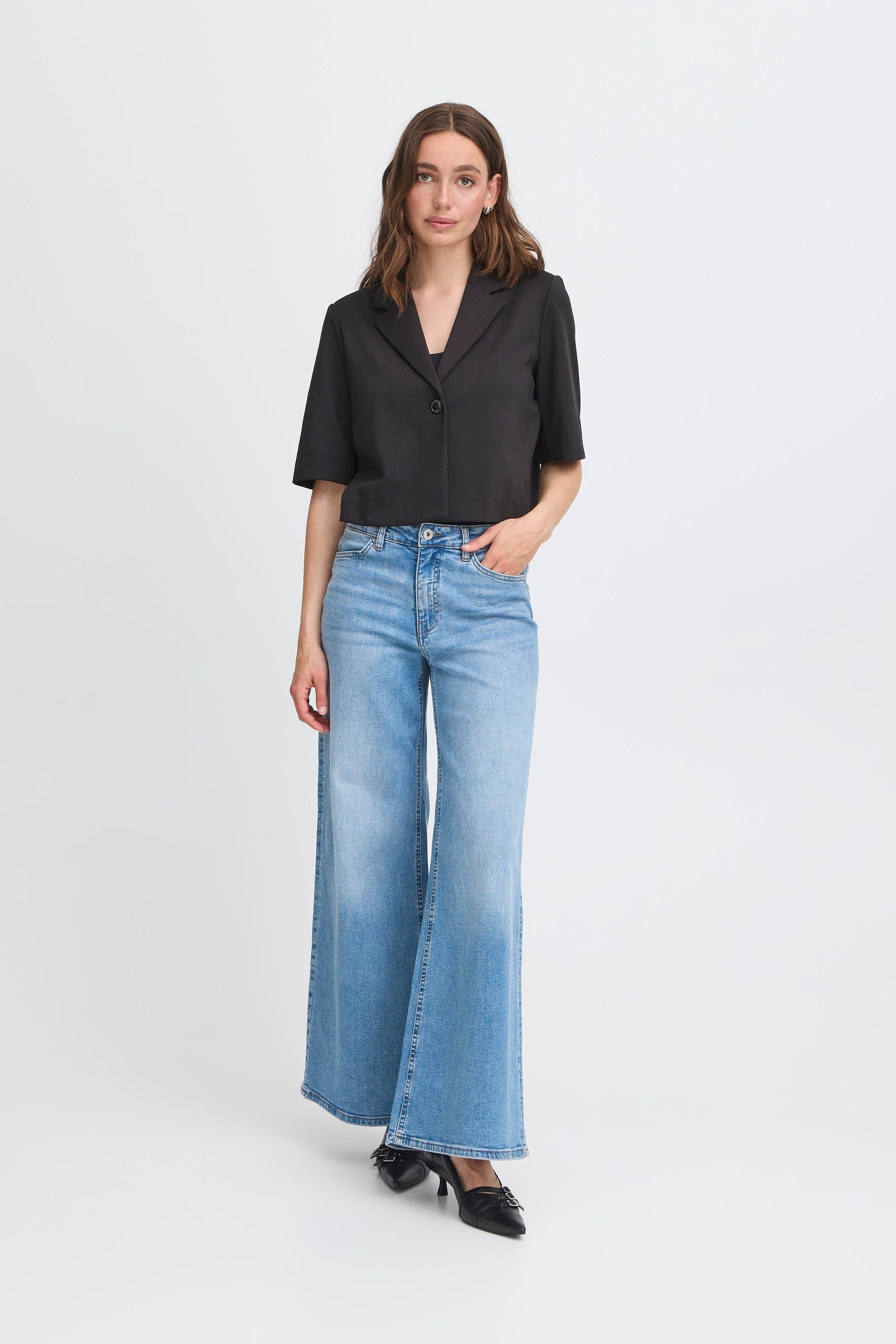 IHTWIGGY WIDE Jeans LOOKBOOK FRONT 20119022-19044