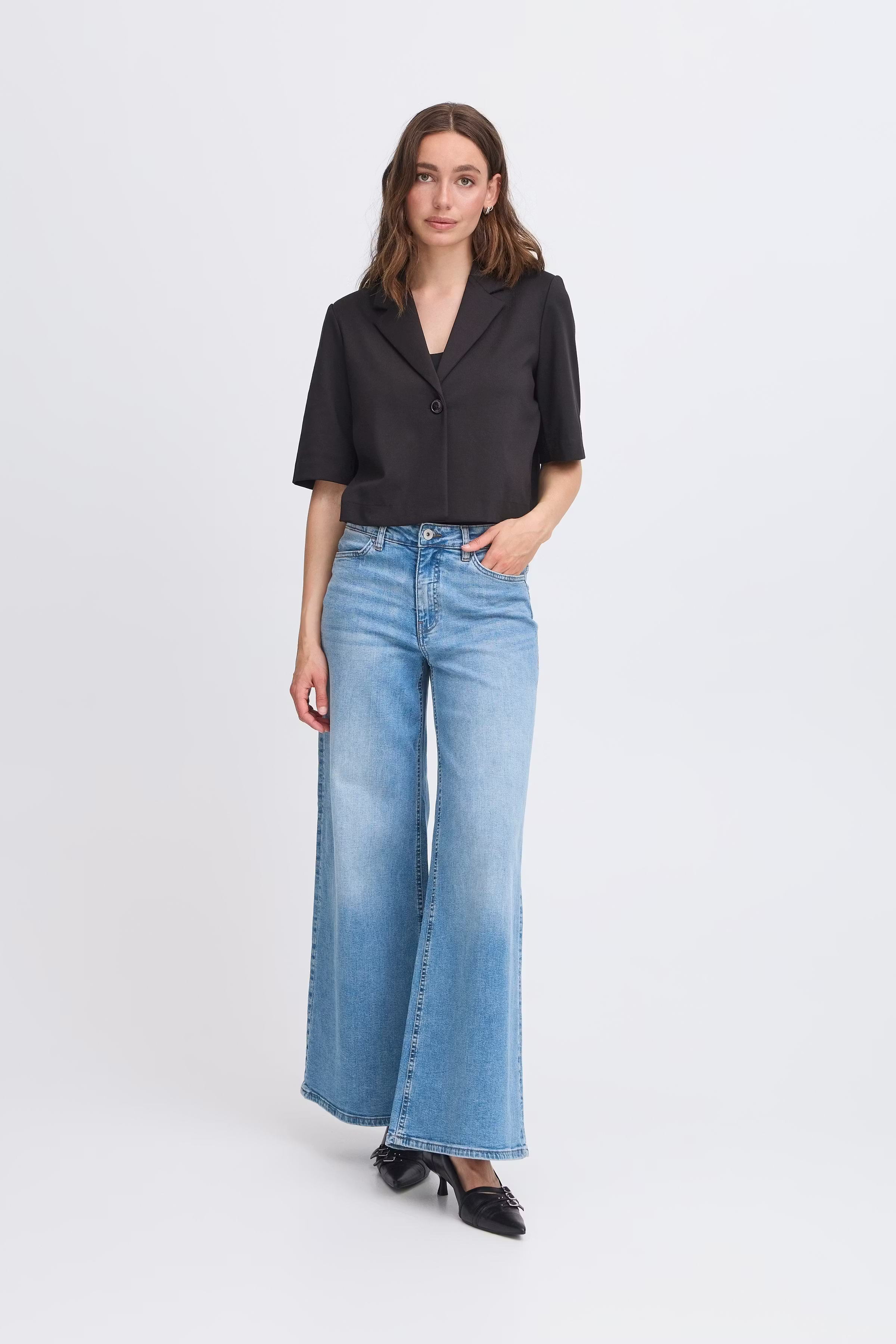 IHTWIGGY WIDE Jeans LOOKBOOK FRONT 20119022-19044