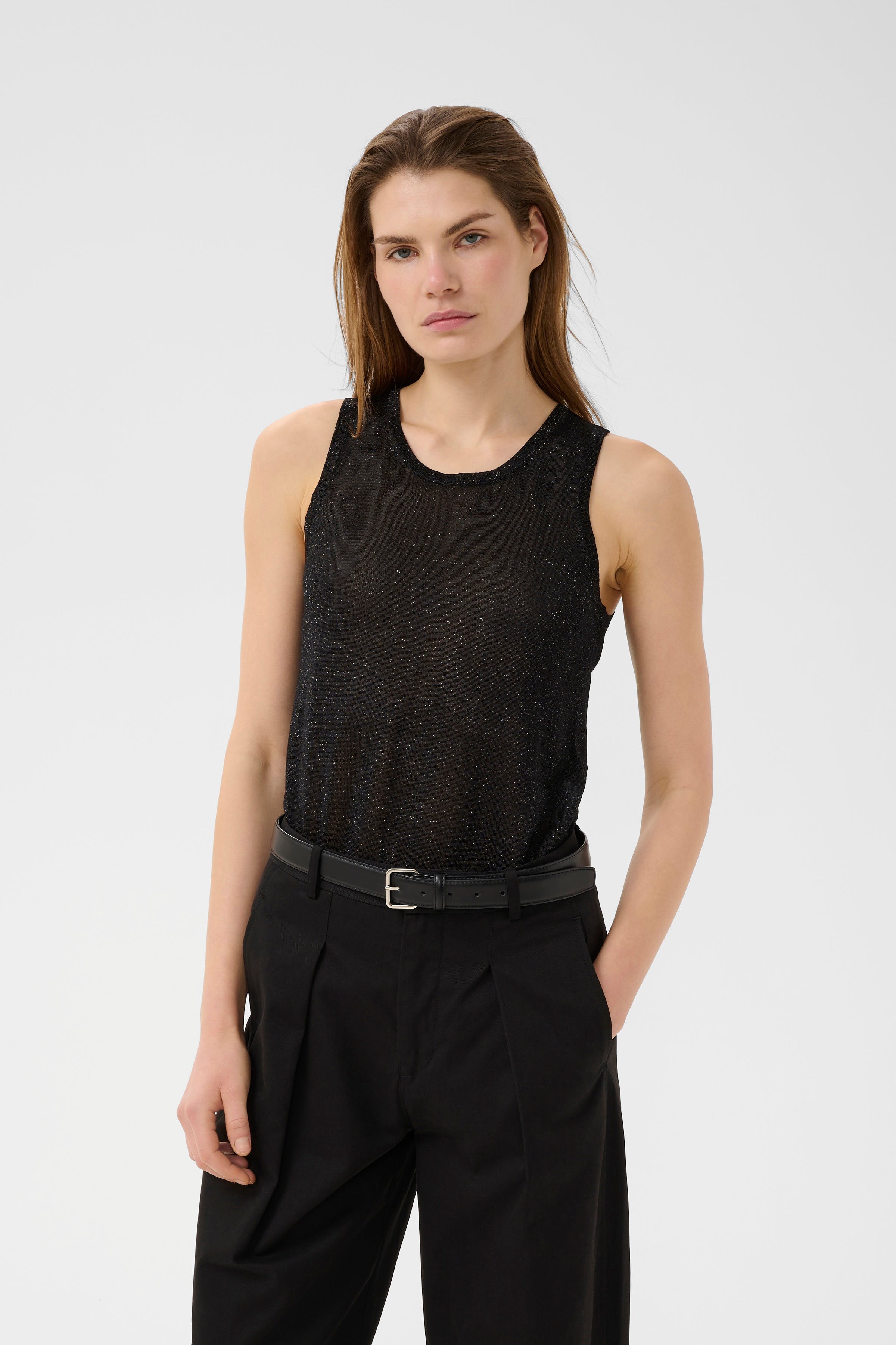 MolaIW Top LOOKBOOK FRONT 30110521-194008