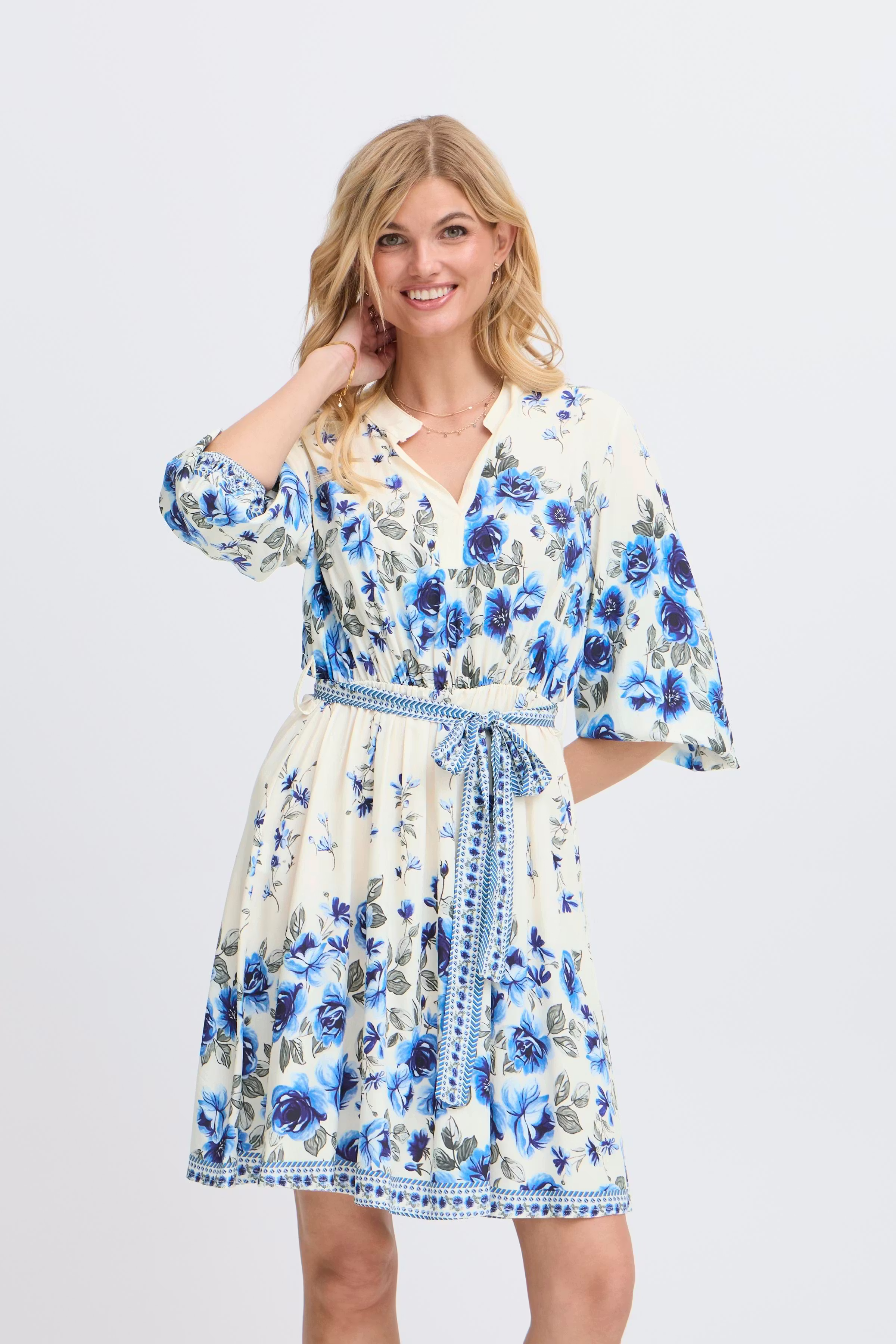 SBIMALEA Kjole LOOKBOOK FRONT 22100999-193923