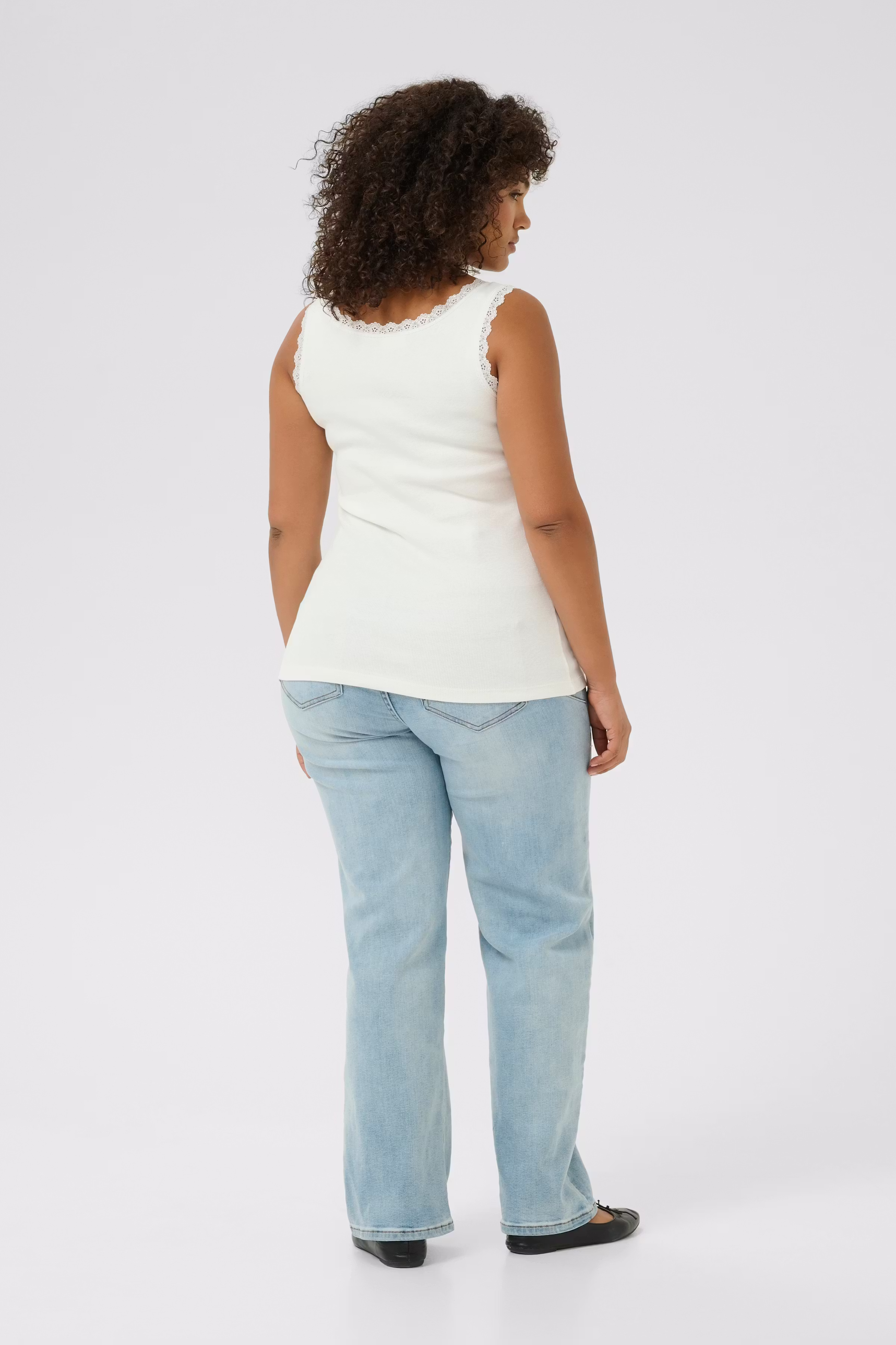 KCbritt T-shirt LOOKBOOK BACK 10583766-110602