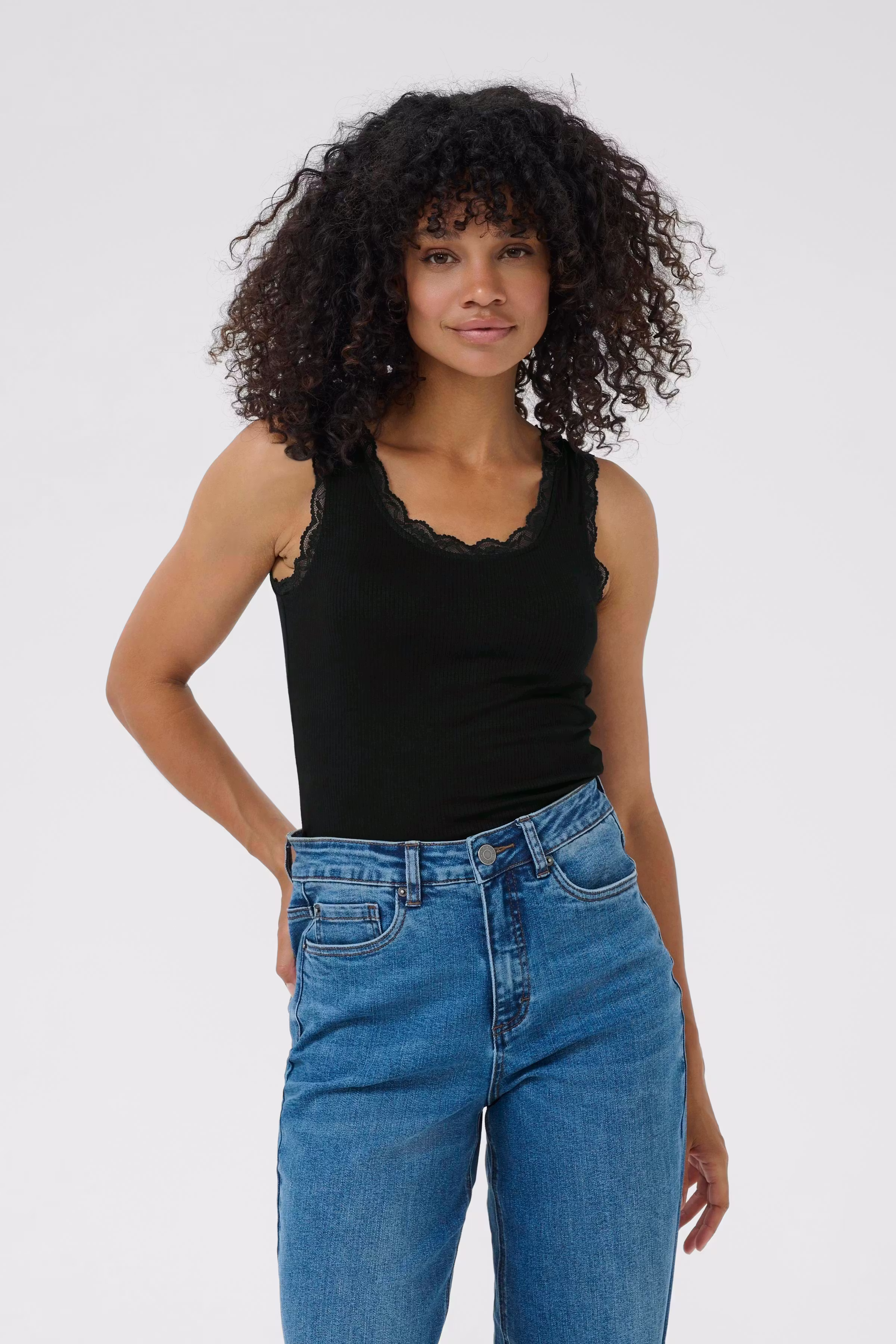 KAomi T-shirt LOOKBOOK FRONT 10510143-100121