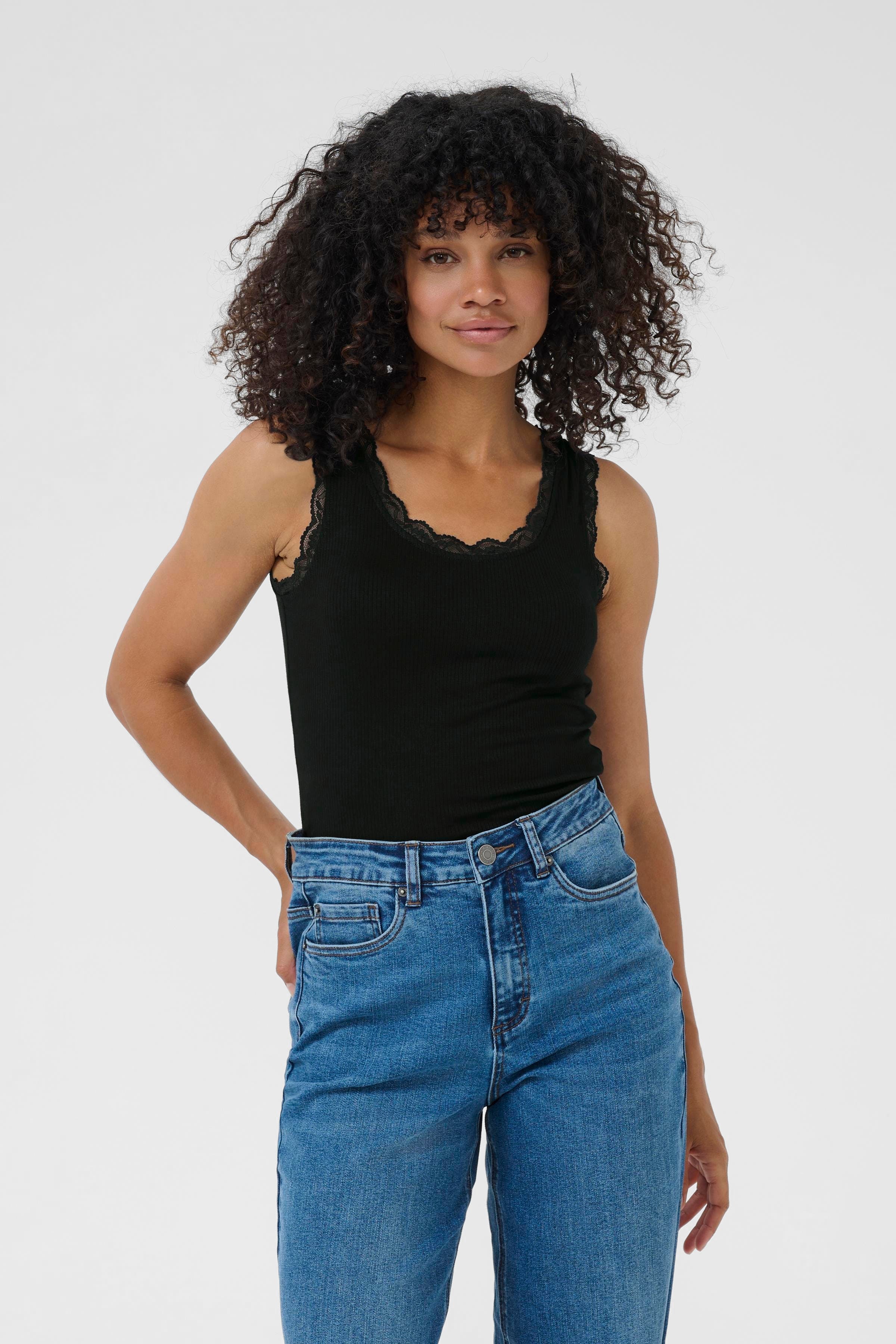 KAomi T-shirt LOOKBOOK FRONT 10510143-100121