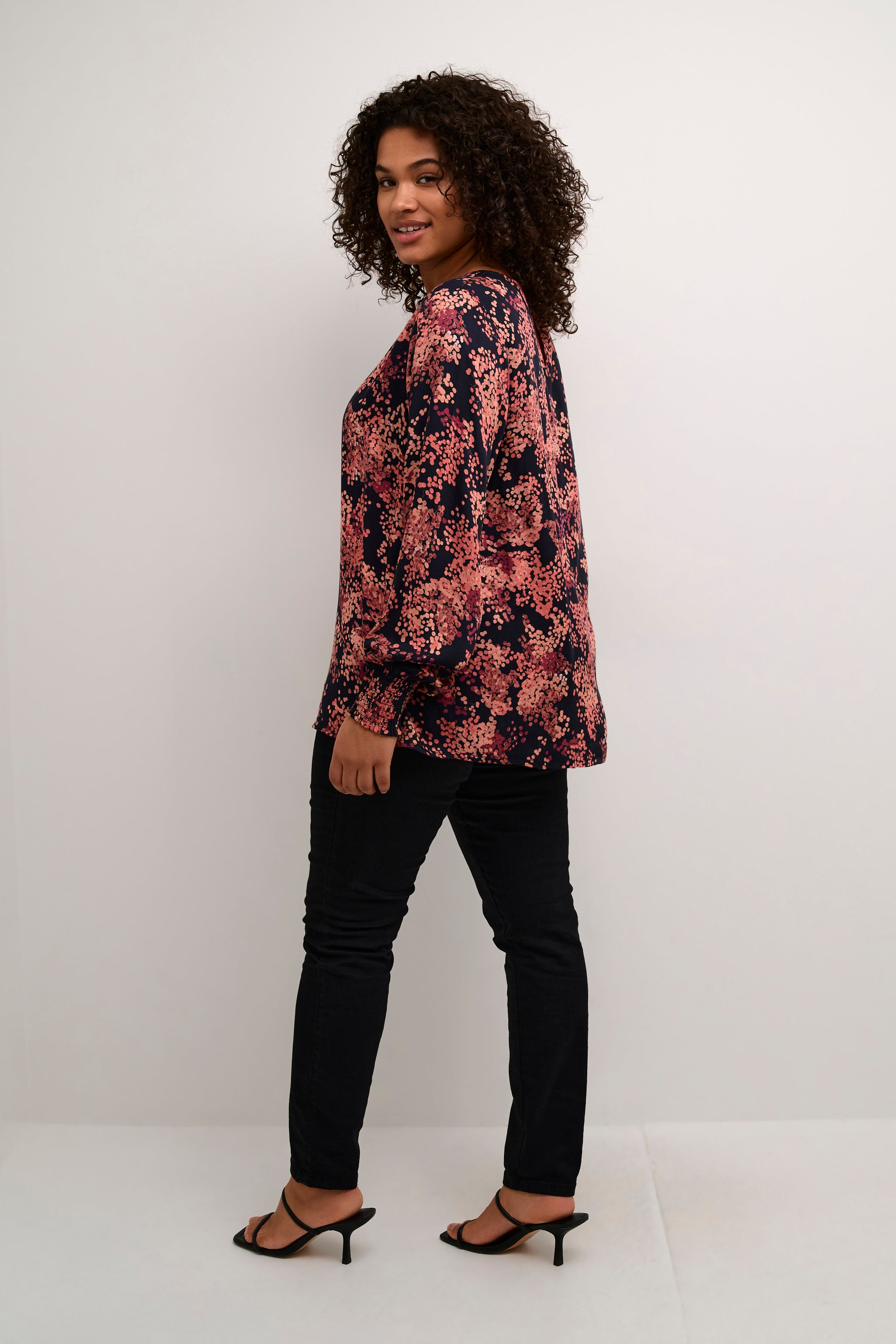 KCjeanetta Bluse LOOKBOOK BACK 10582625-103570