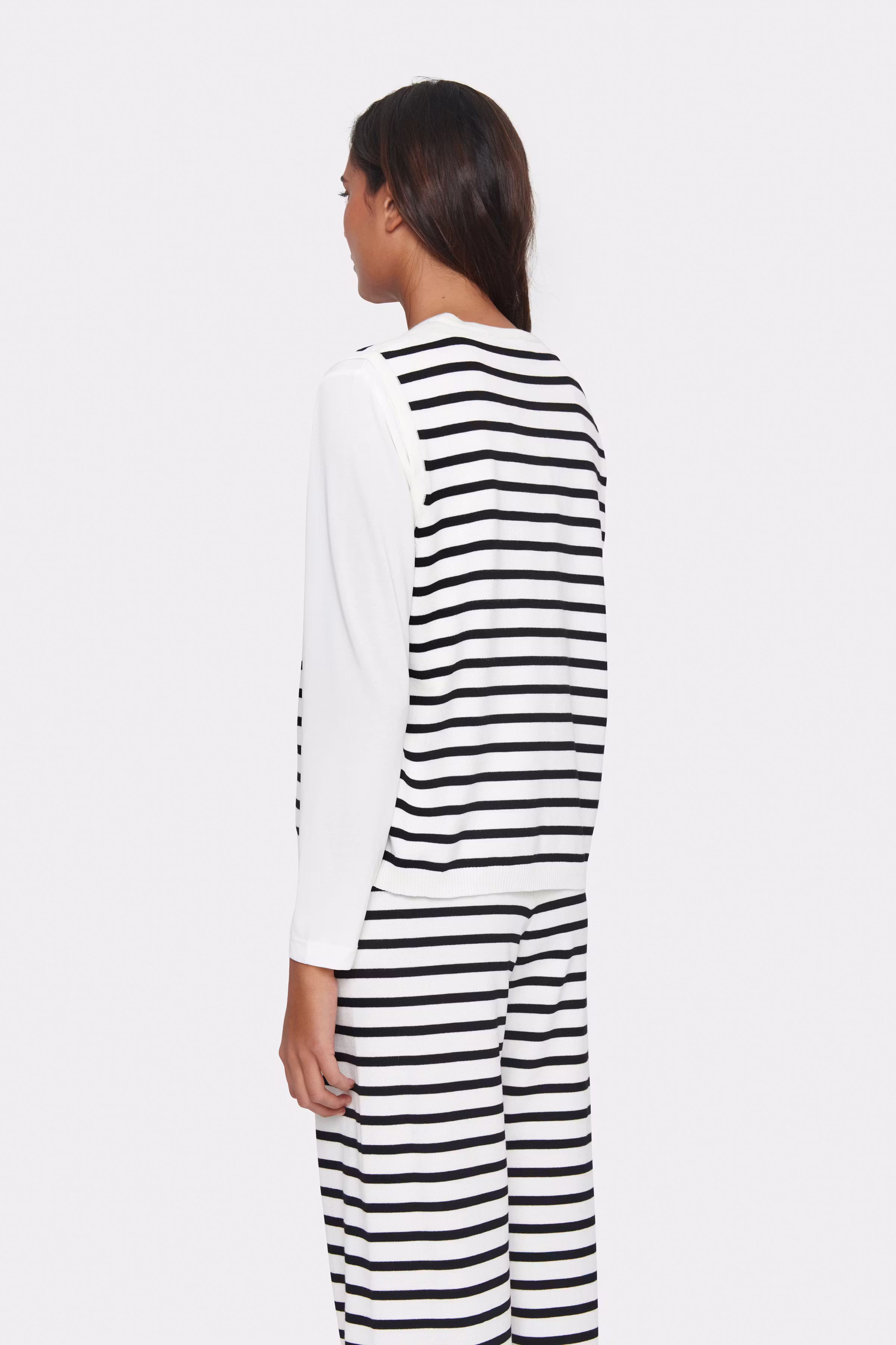 MilaSZ Cardigan LOOKBOOK BACK 30513560-110605