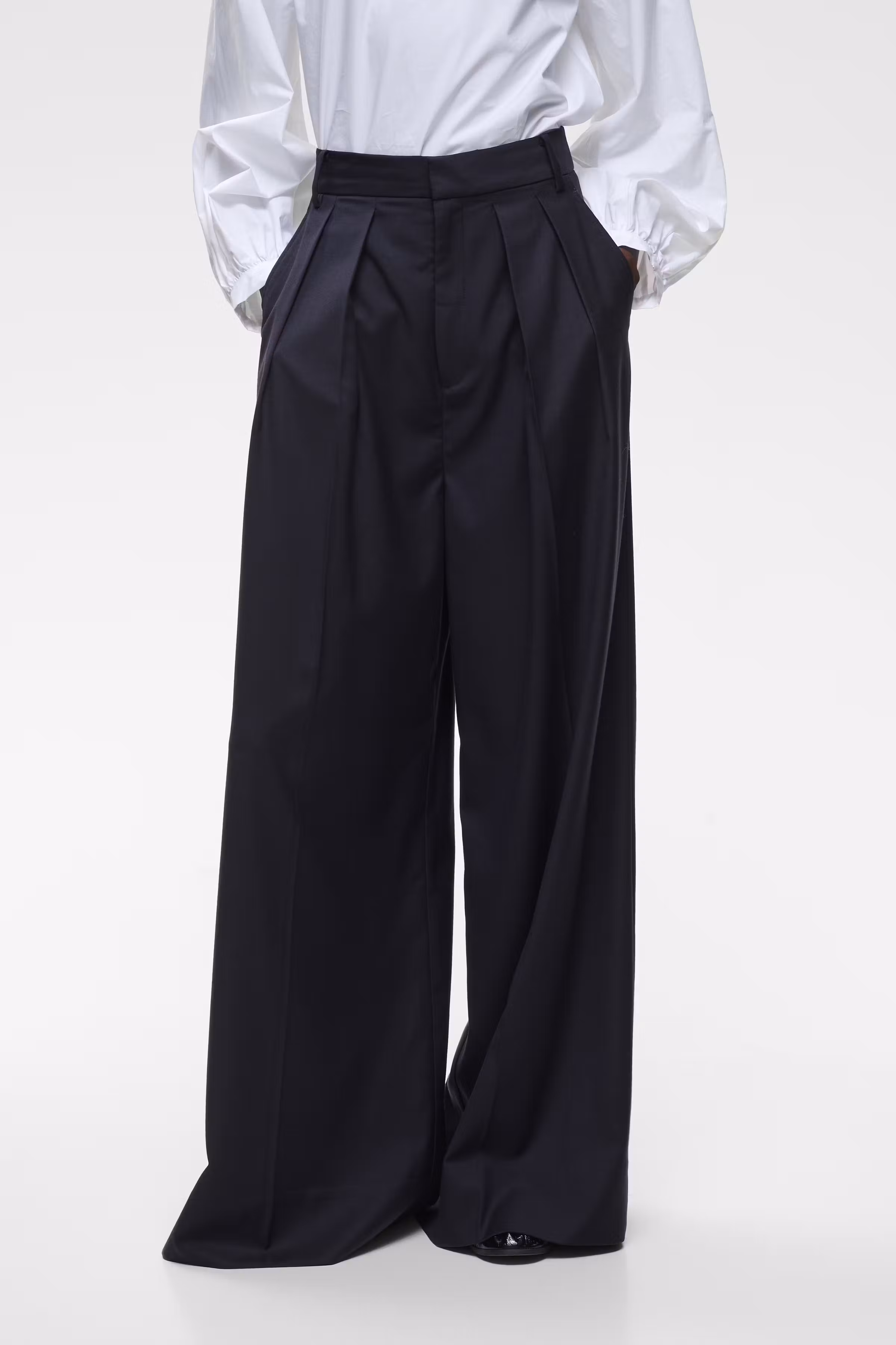 LovenIW Hose LOOKBOOK FRONT 30111402-300005