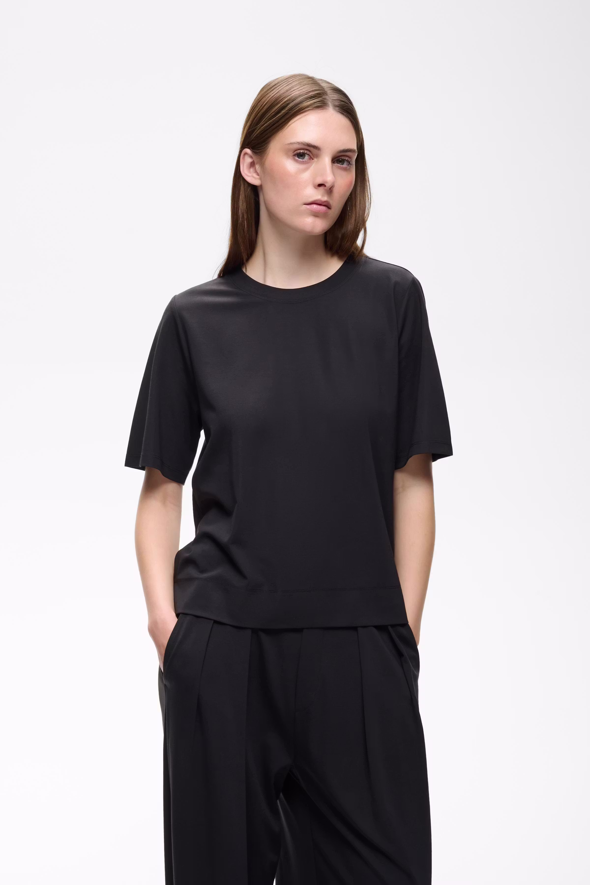 TrissaIW T-shirt LOOKBOOK FRONT 30111343-194008