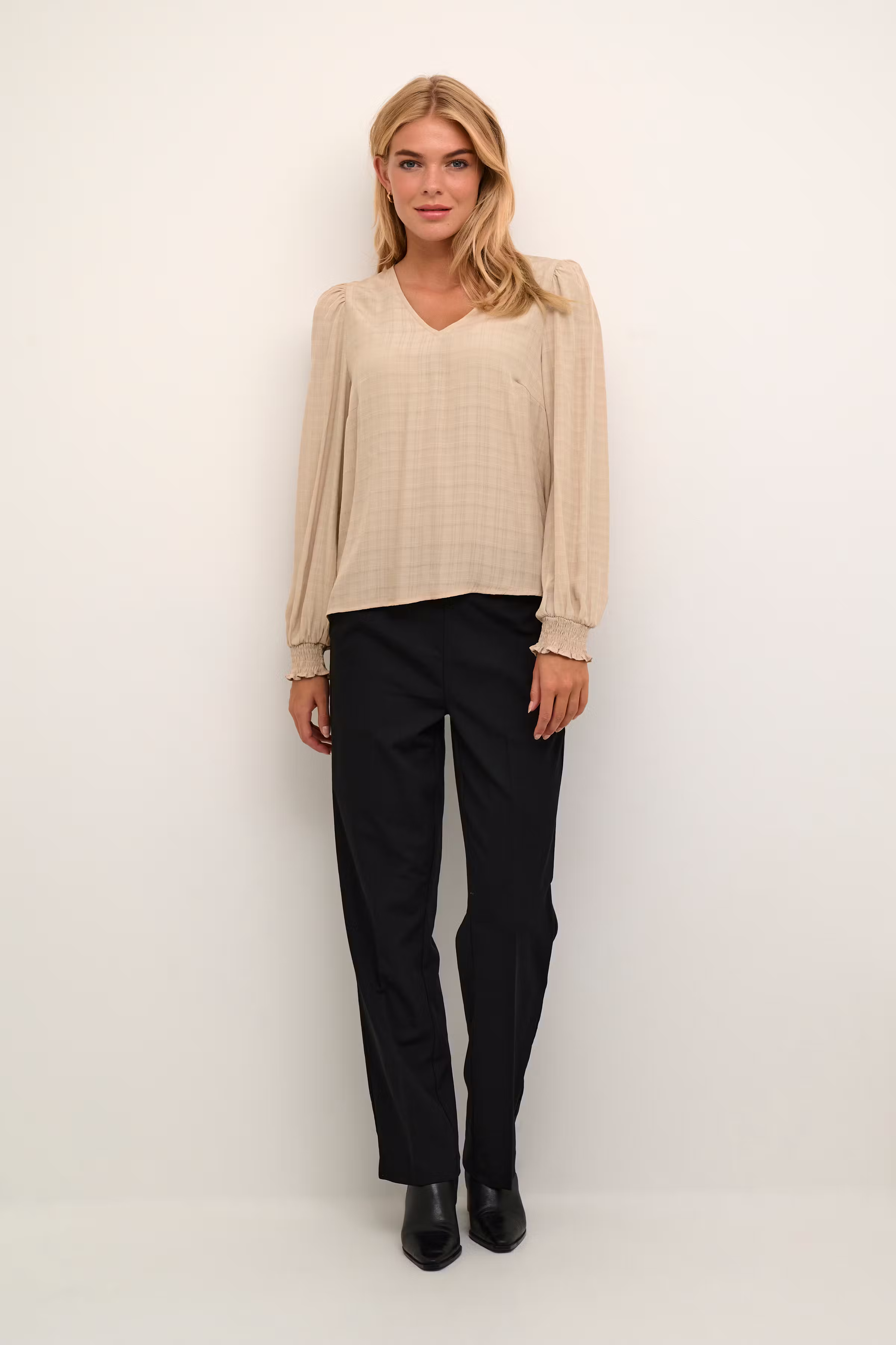 KAlissa Bluse LOOKBOOK FRONT 10508186-151305