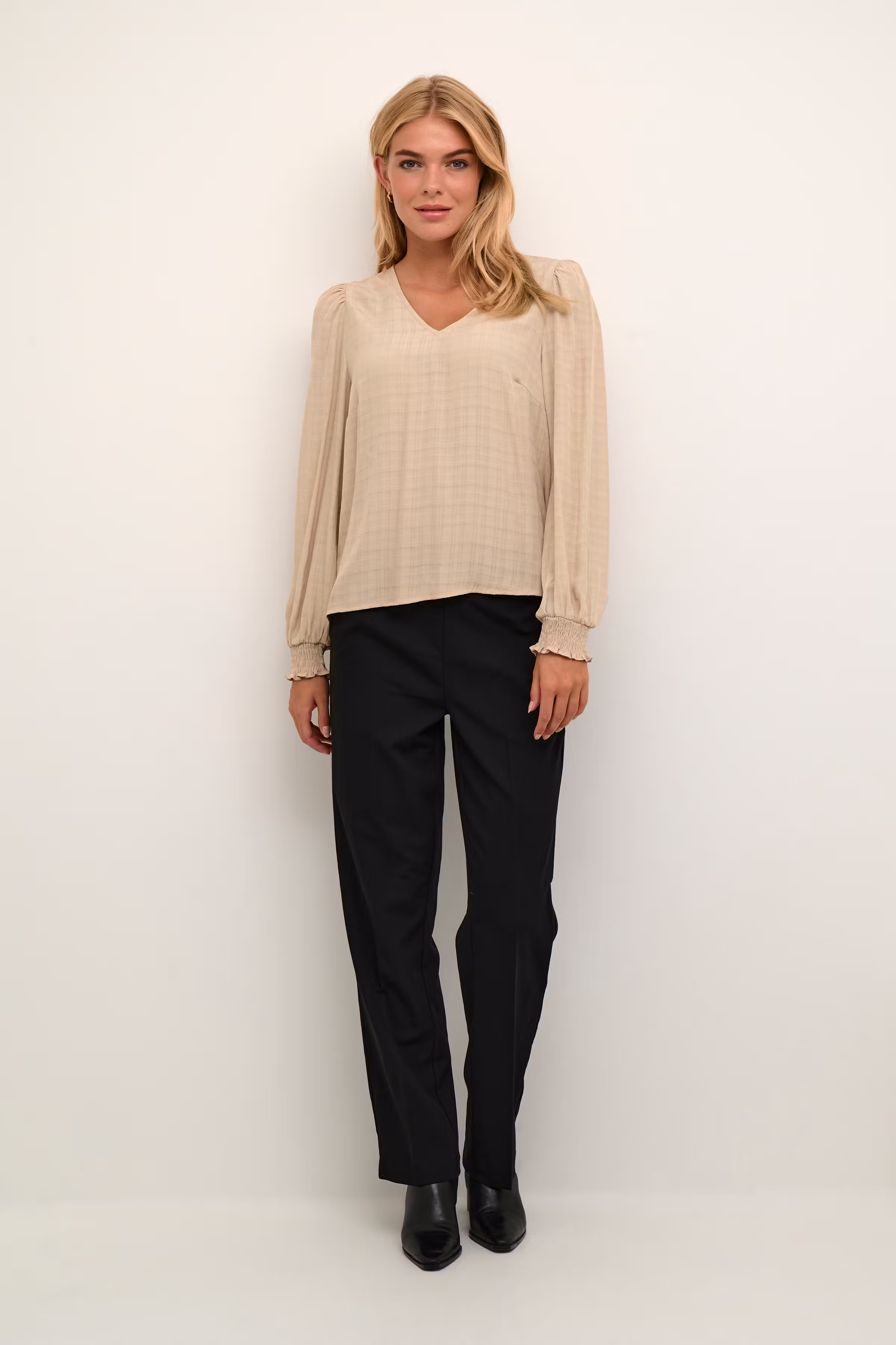 KAlissa Bluse LOOKBOOK FRONT 10508186-151305