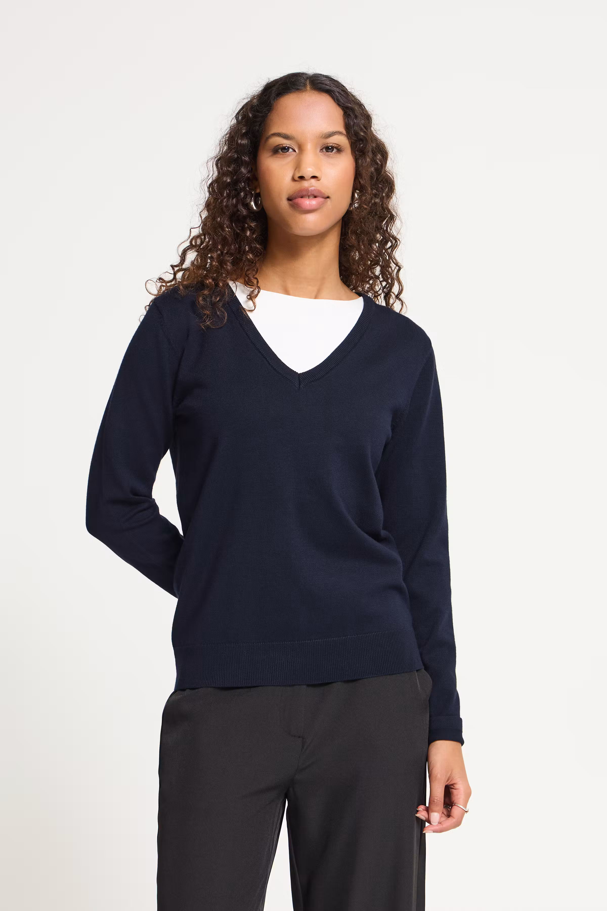 IHLULS V-Neck Strikk LOOKBOOK FRONT 20125815-194010