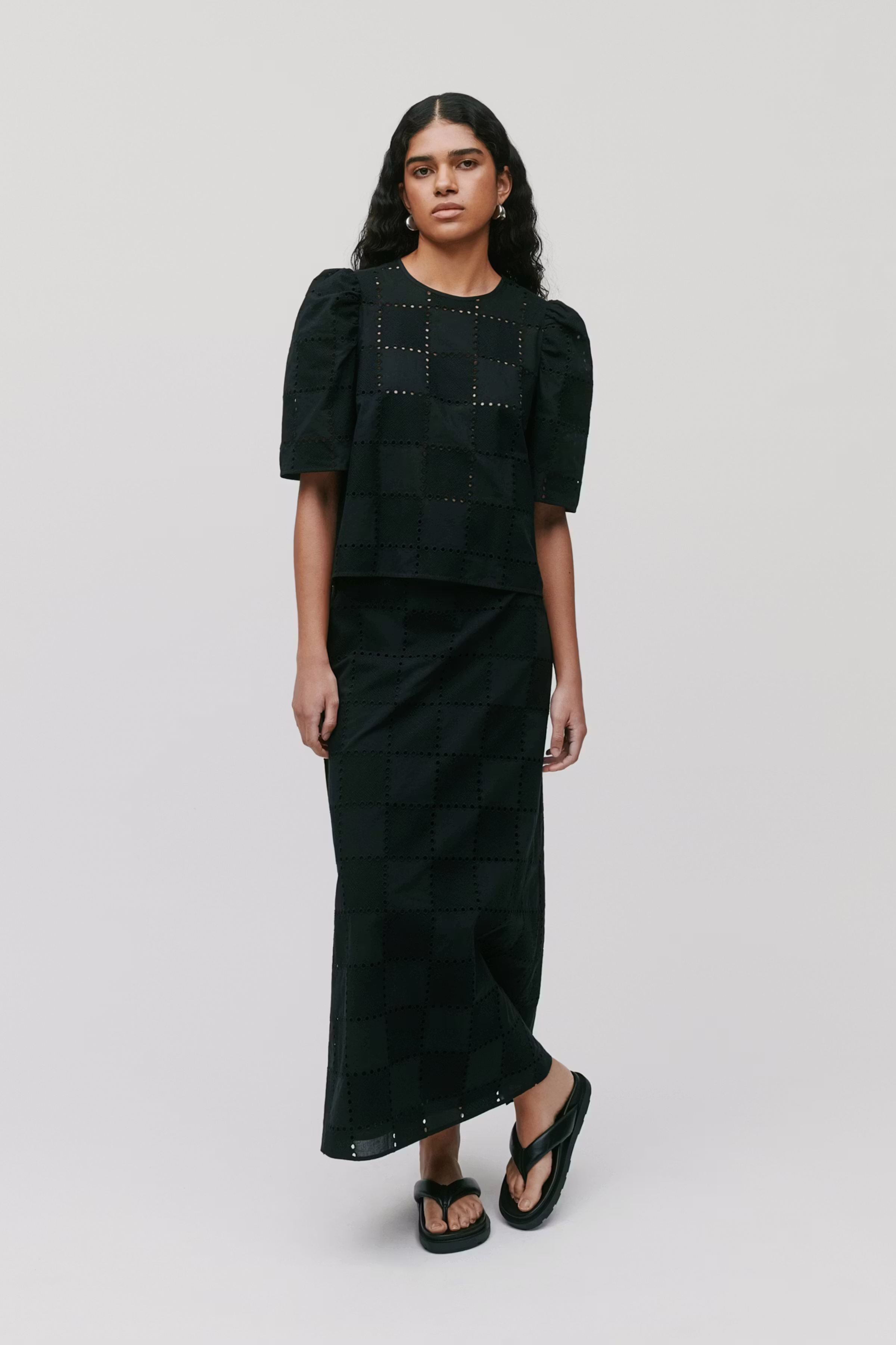 SAMANTHA Skirt LOOKBOOK FRONT 30600529-BK999