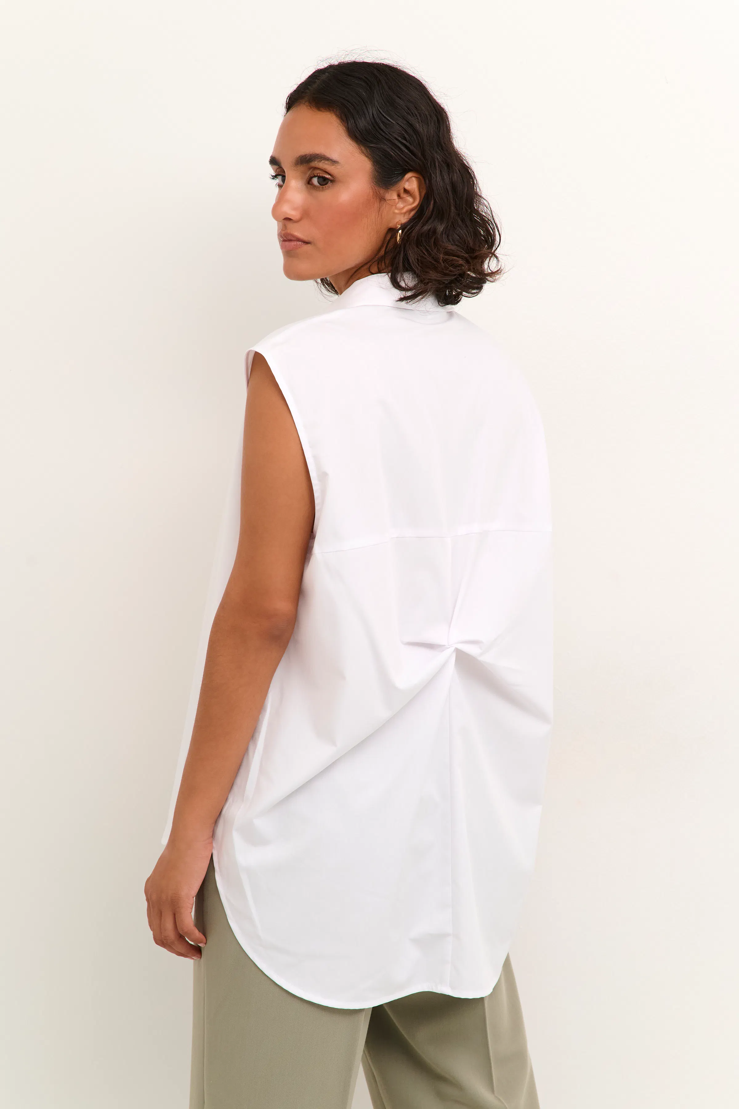 KAanna Bluse LOOKBOOK BACK 10508614-110601