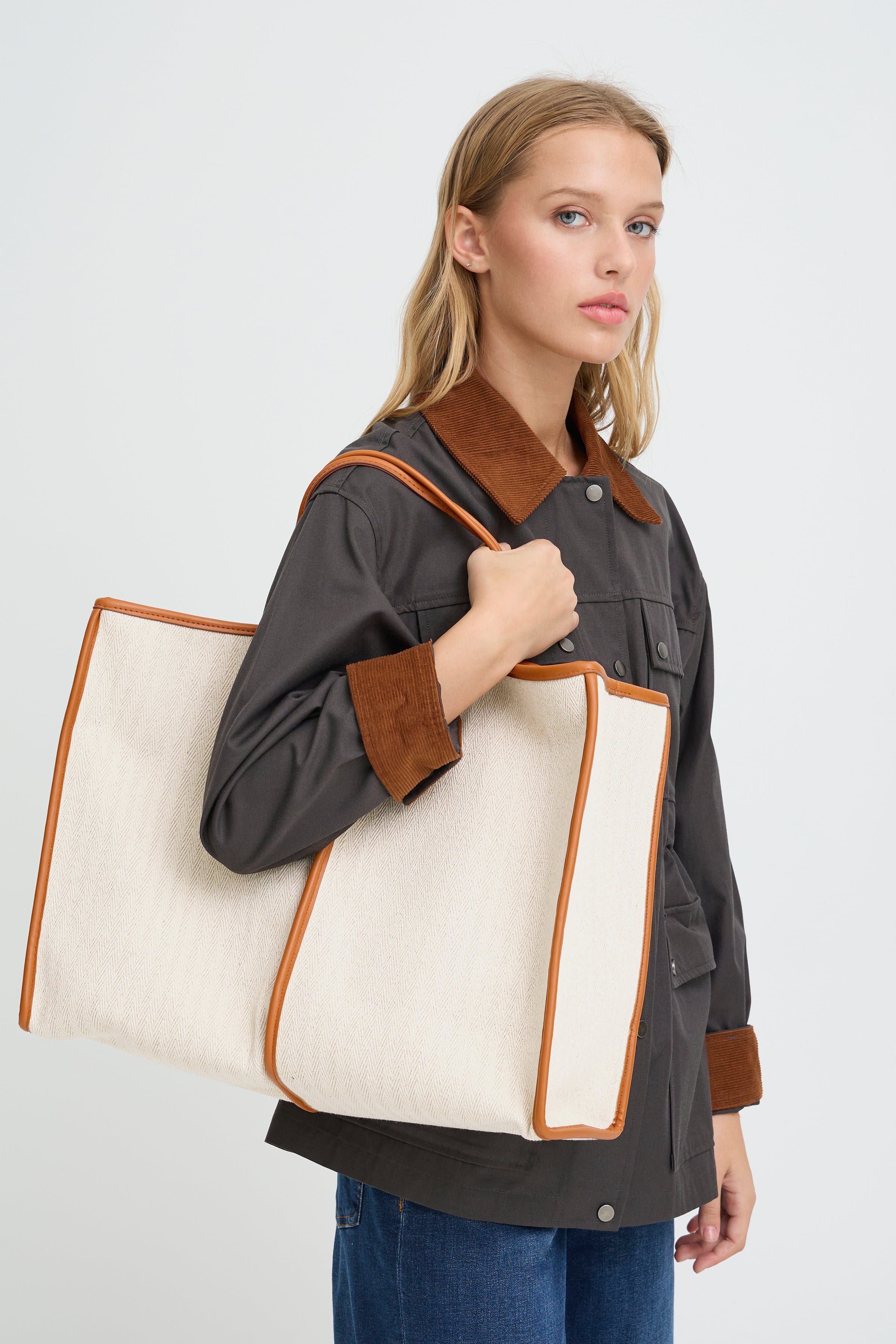 IAALICE Bag LOOKBOOK FRONT 20125304-151304