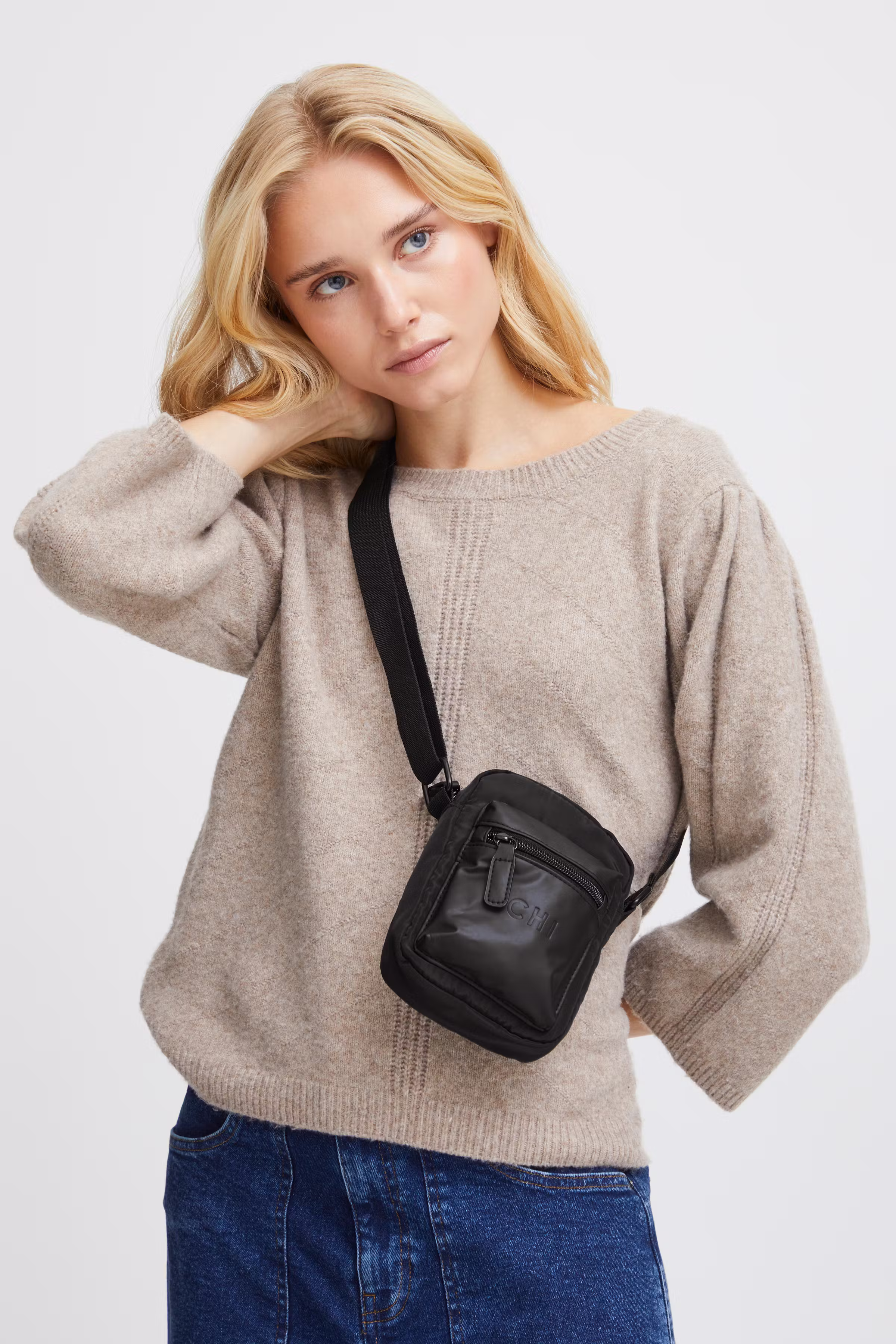 IAMALTHEA Pose LOOKBOOK FRONT 20120544-194008