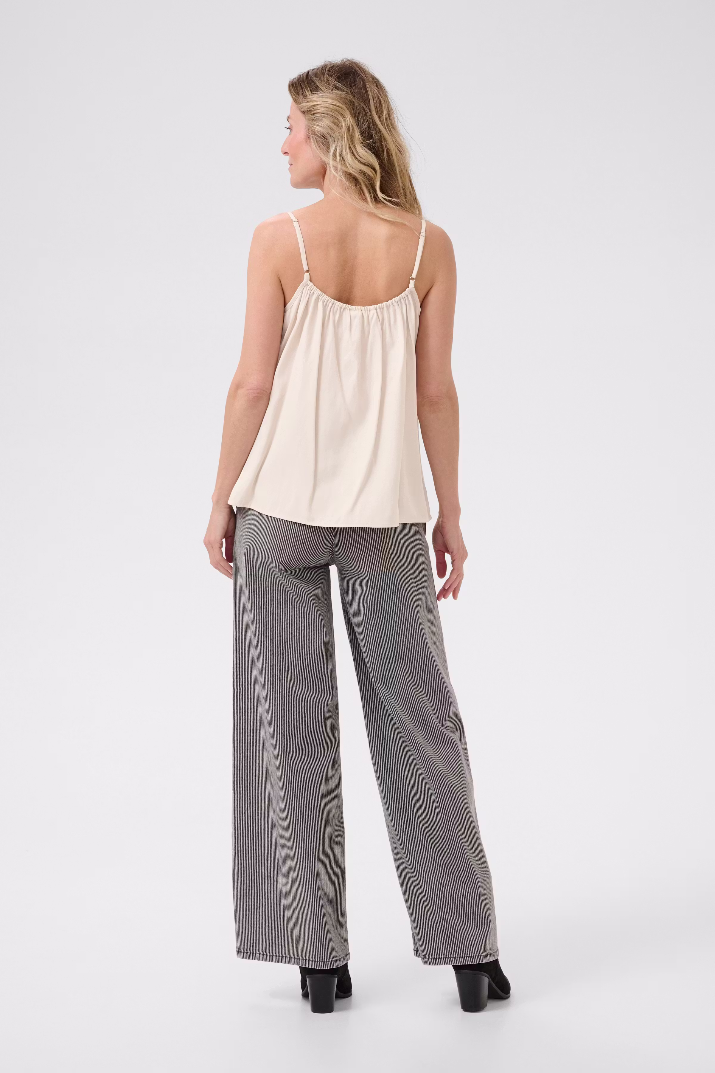 CRAnna Top LOOKBOOK BACK 10611224-107984