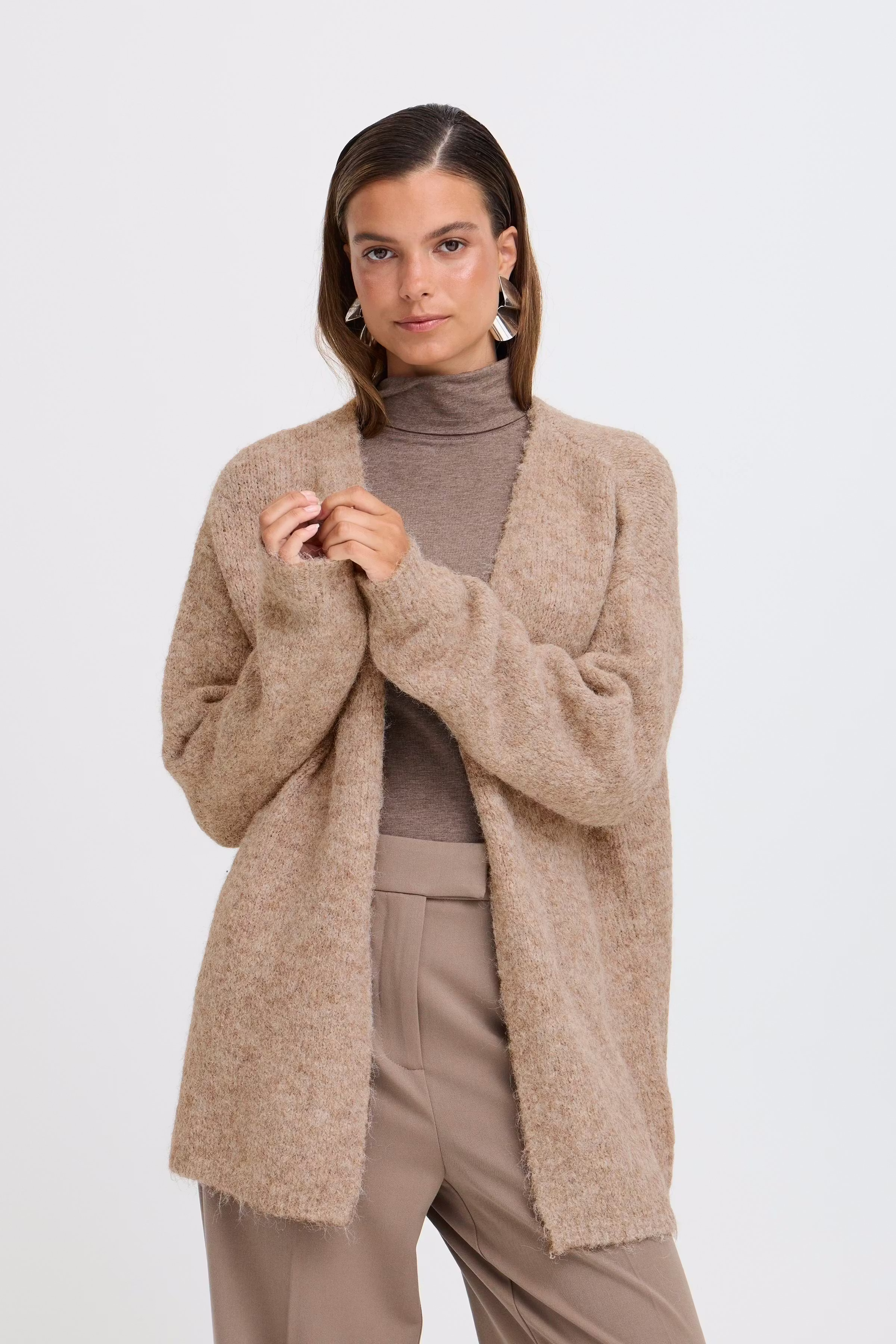 BYMILLERS Cardigan LOOKBOOK FRONT 20817110-1613051
