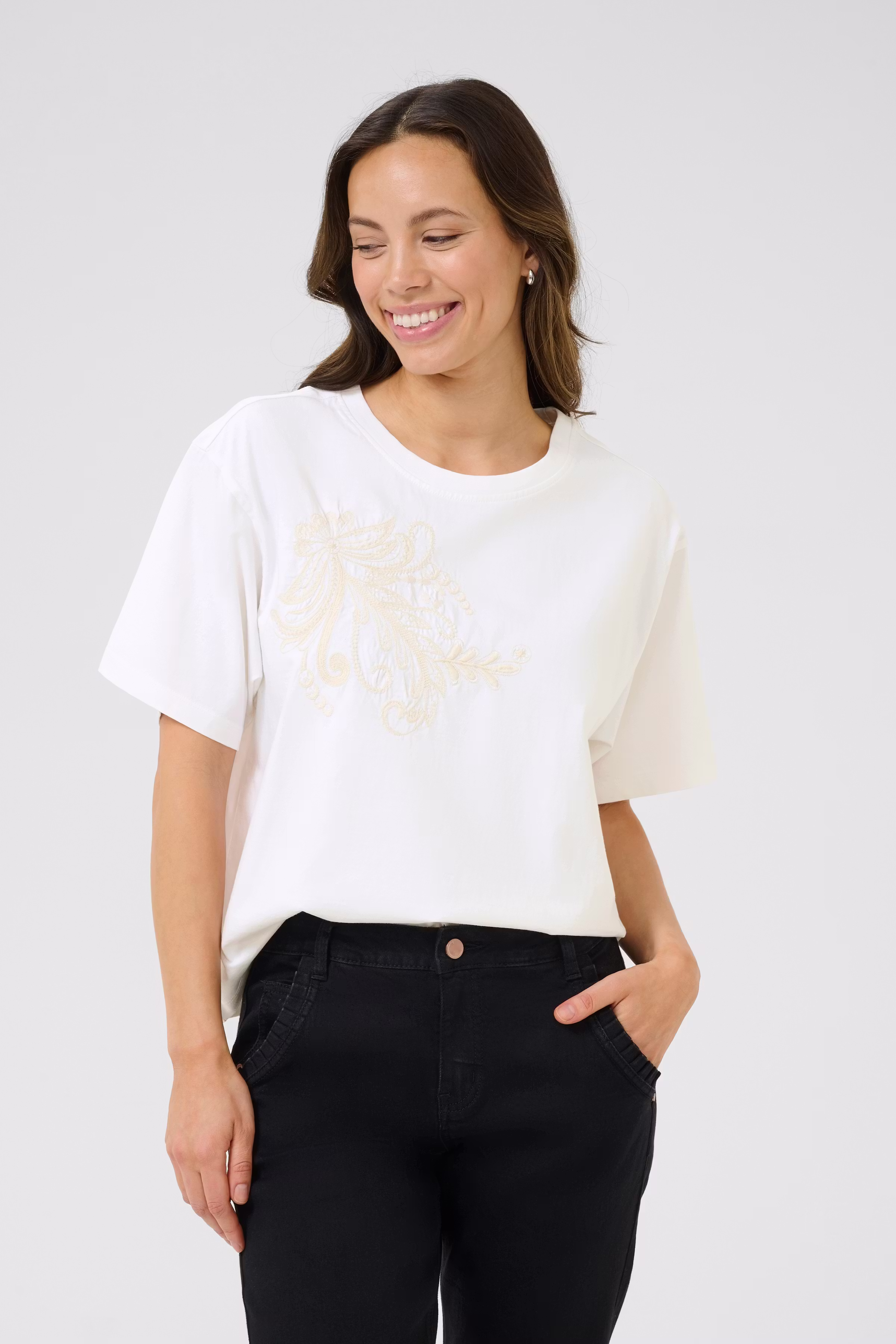 CRLeona T-shirt LOOKBOOK FRONT 10613982-110602