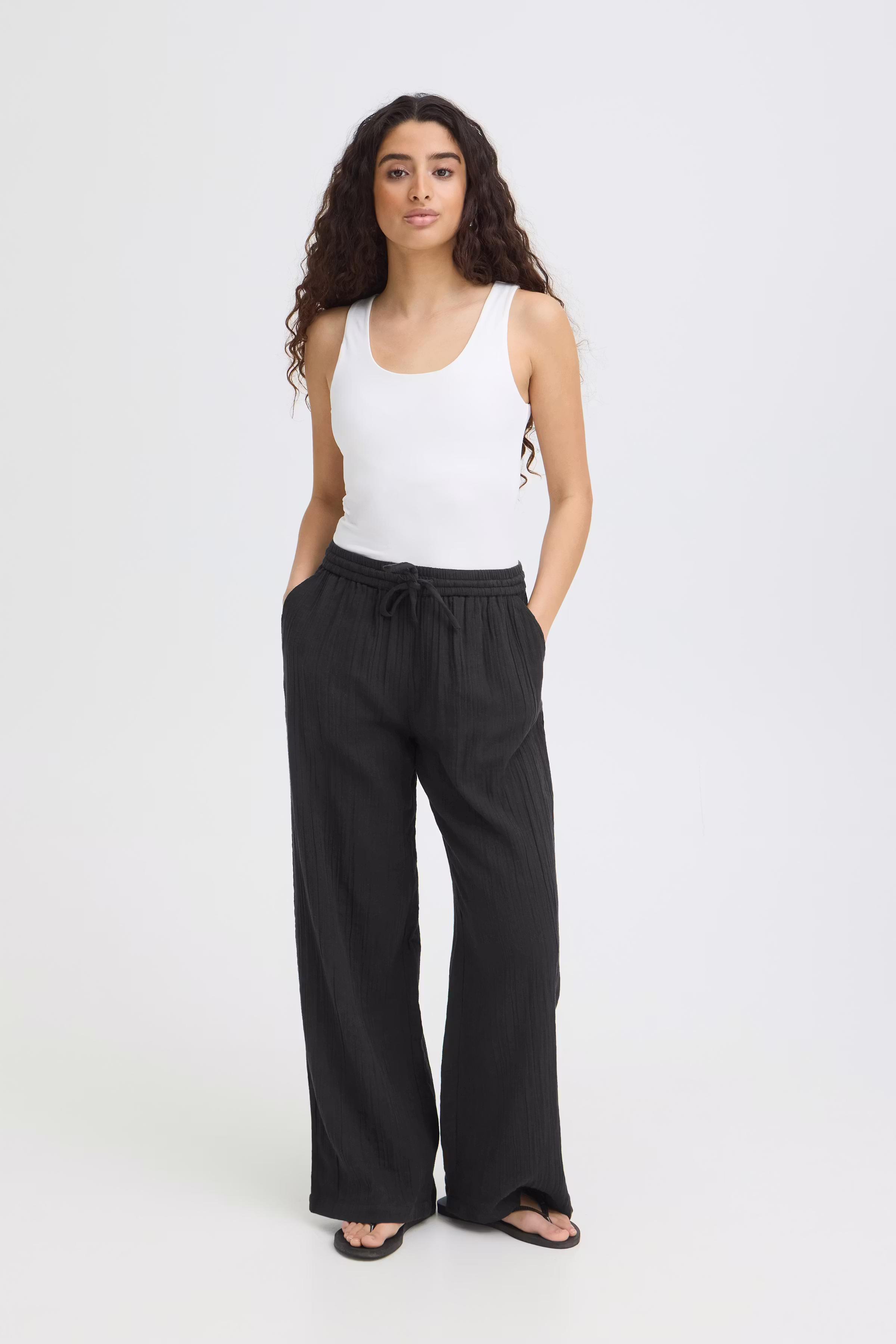 IAFOXA Hose LOOKBOOK FRONT 20121644-194008